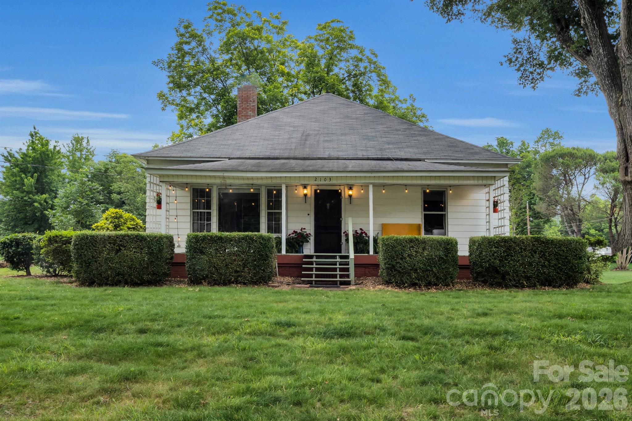 2103 N Thomas Avenue Property Photo 1
