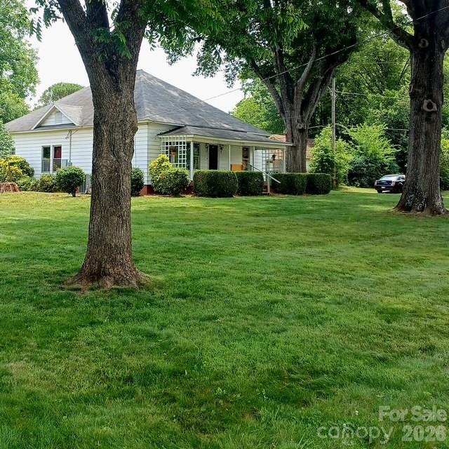 2103 N Thomas Avenue Property Photo 2