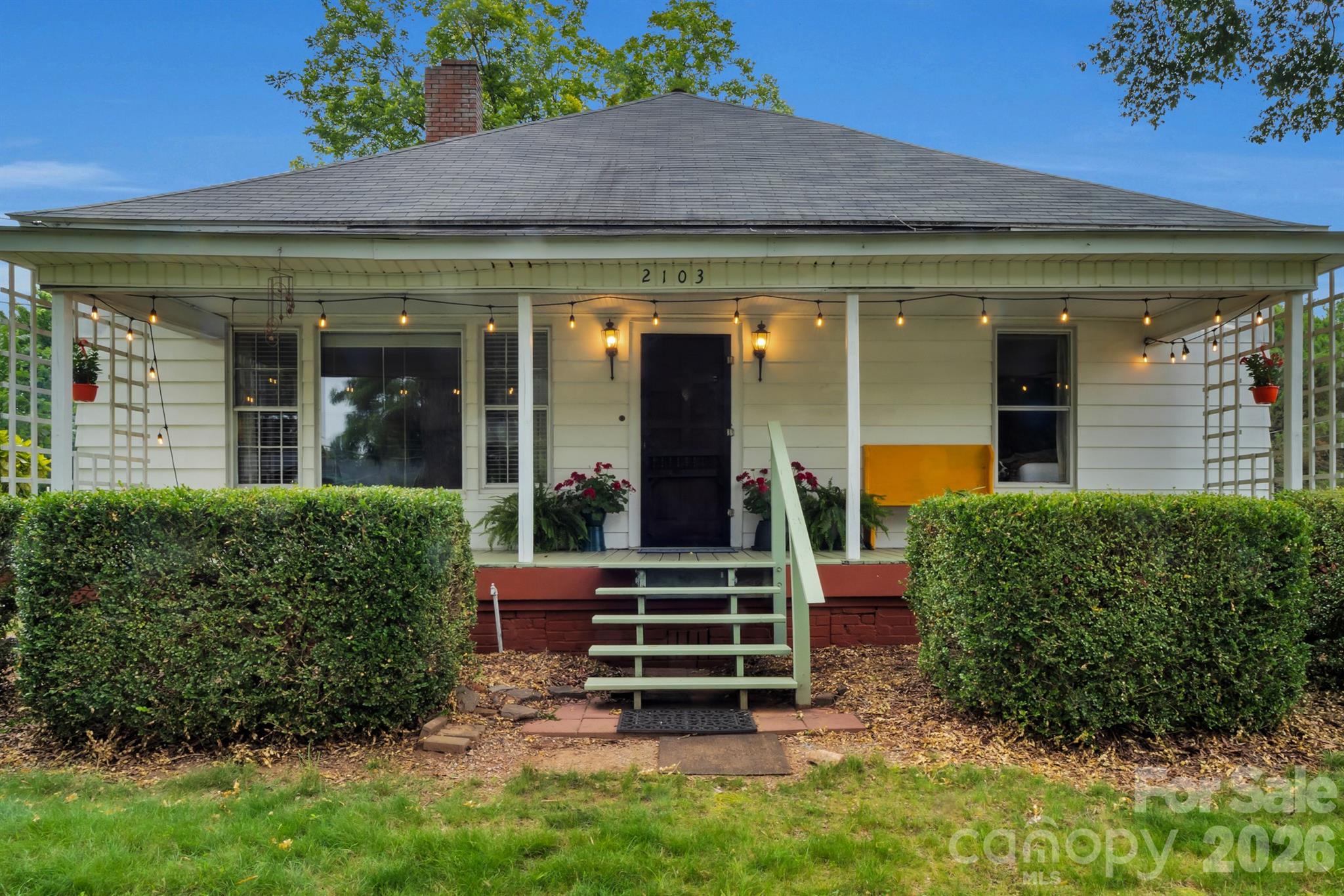 2103 N Thomas Avenue Property Photo 6