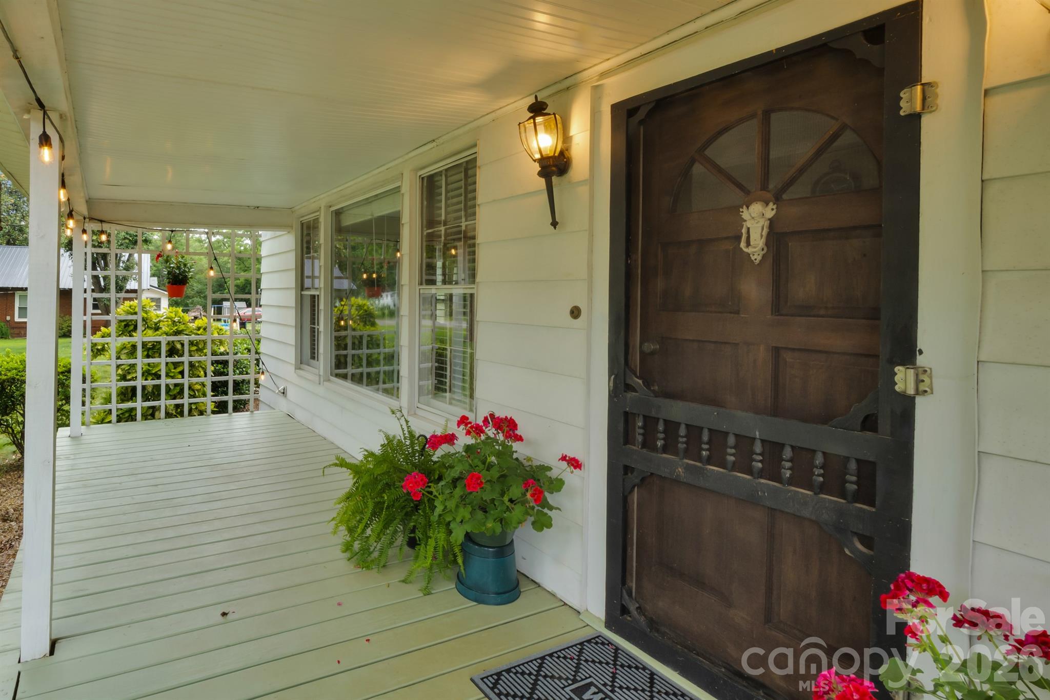2103 N Thomas Avenue Property Photo 8