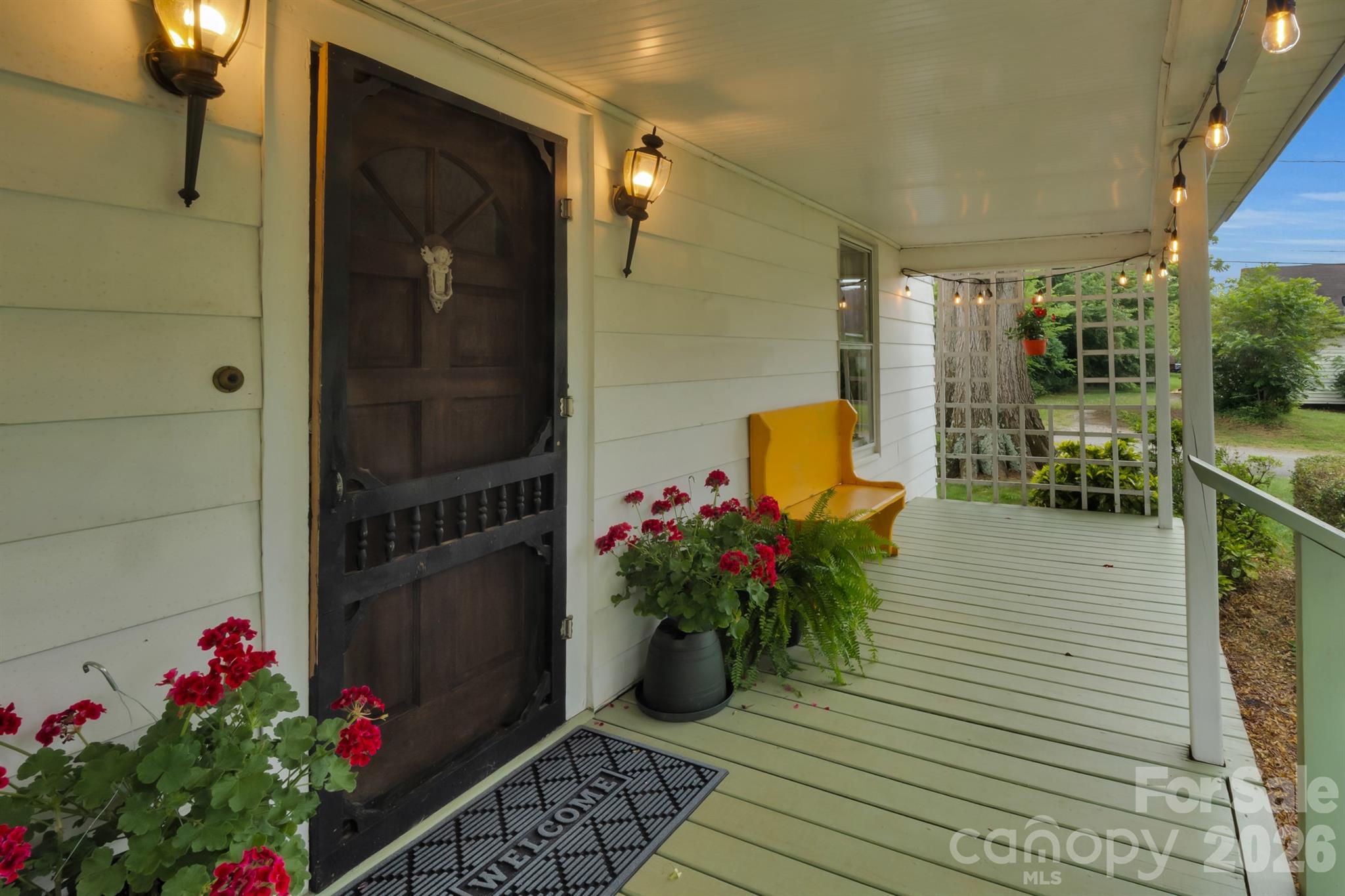 2103 N Thomas Avenue Property Photo 9