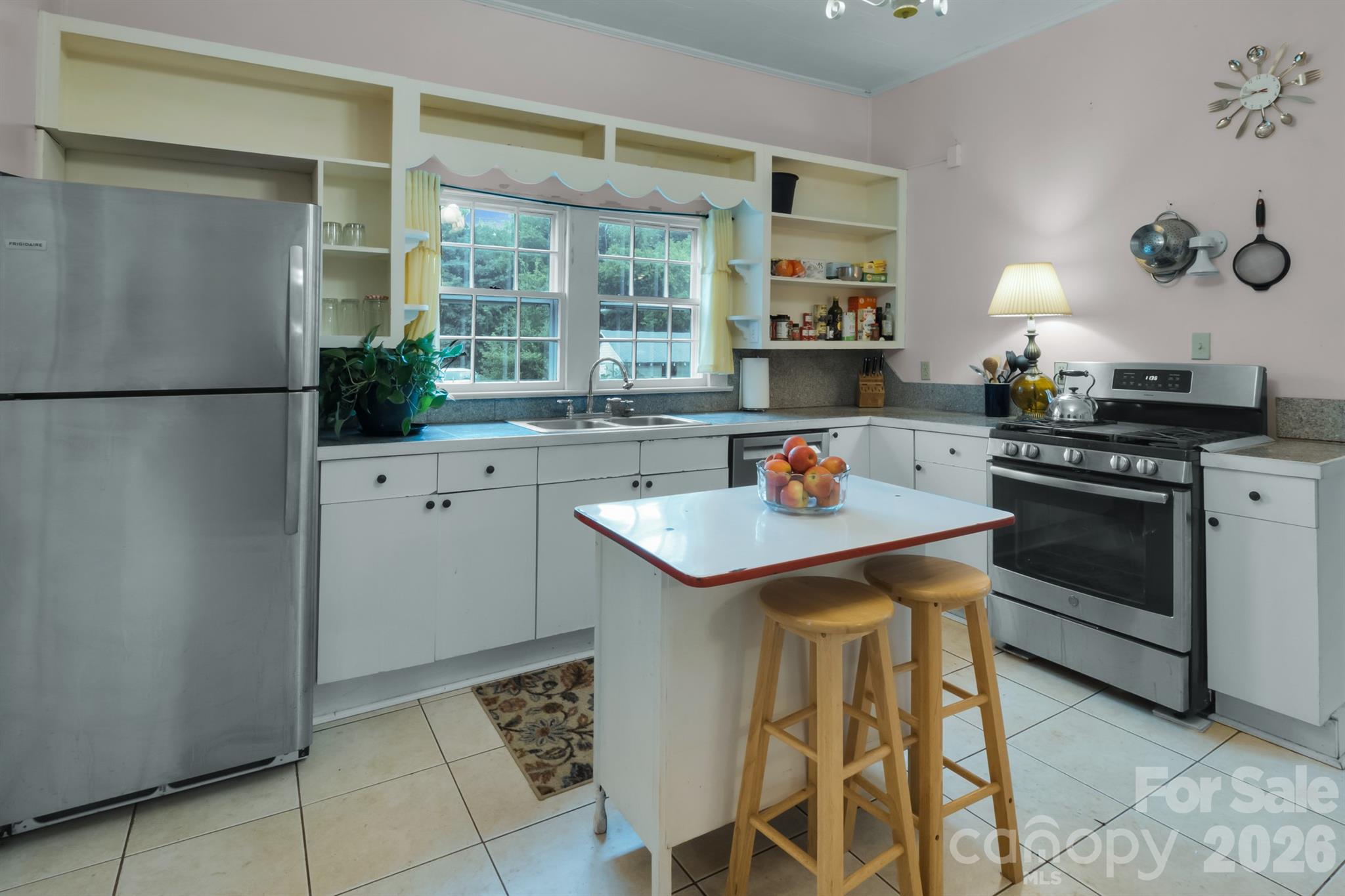 2103 N Thomas Avenue Property Photo 19