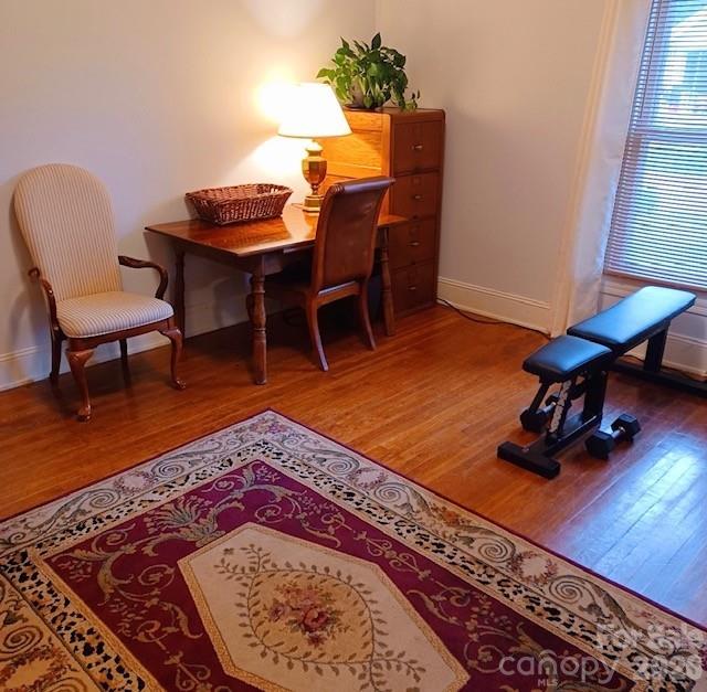 2103 N Thomas Avenue Property Photo 24