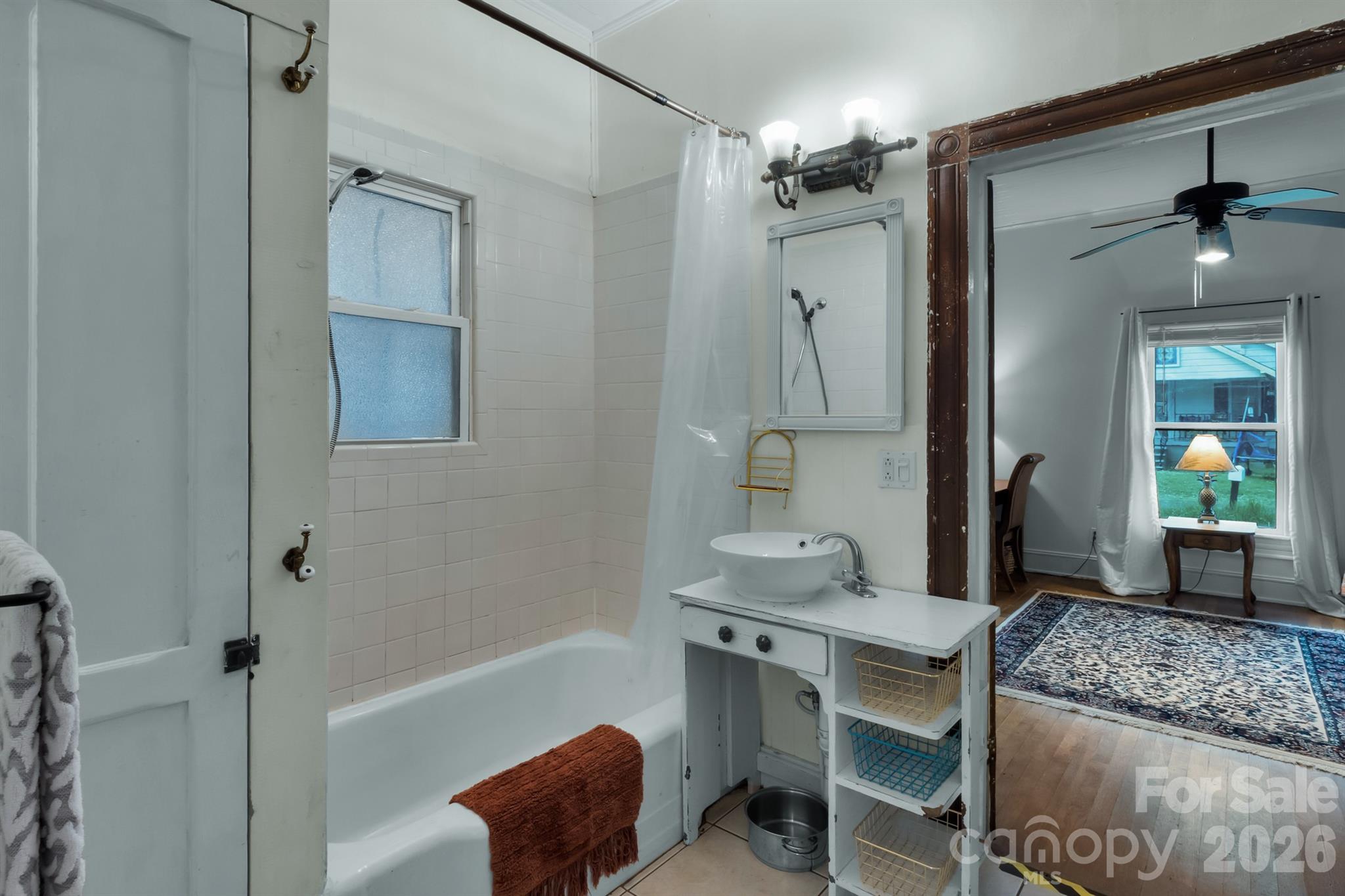 2103 N Thomas Avenue Property Photo 28