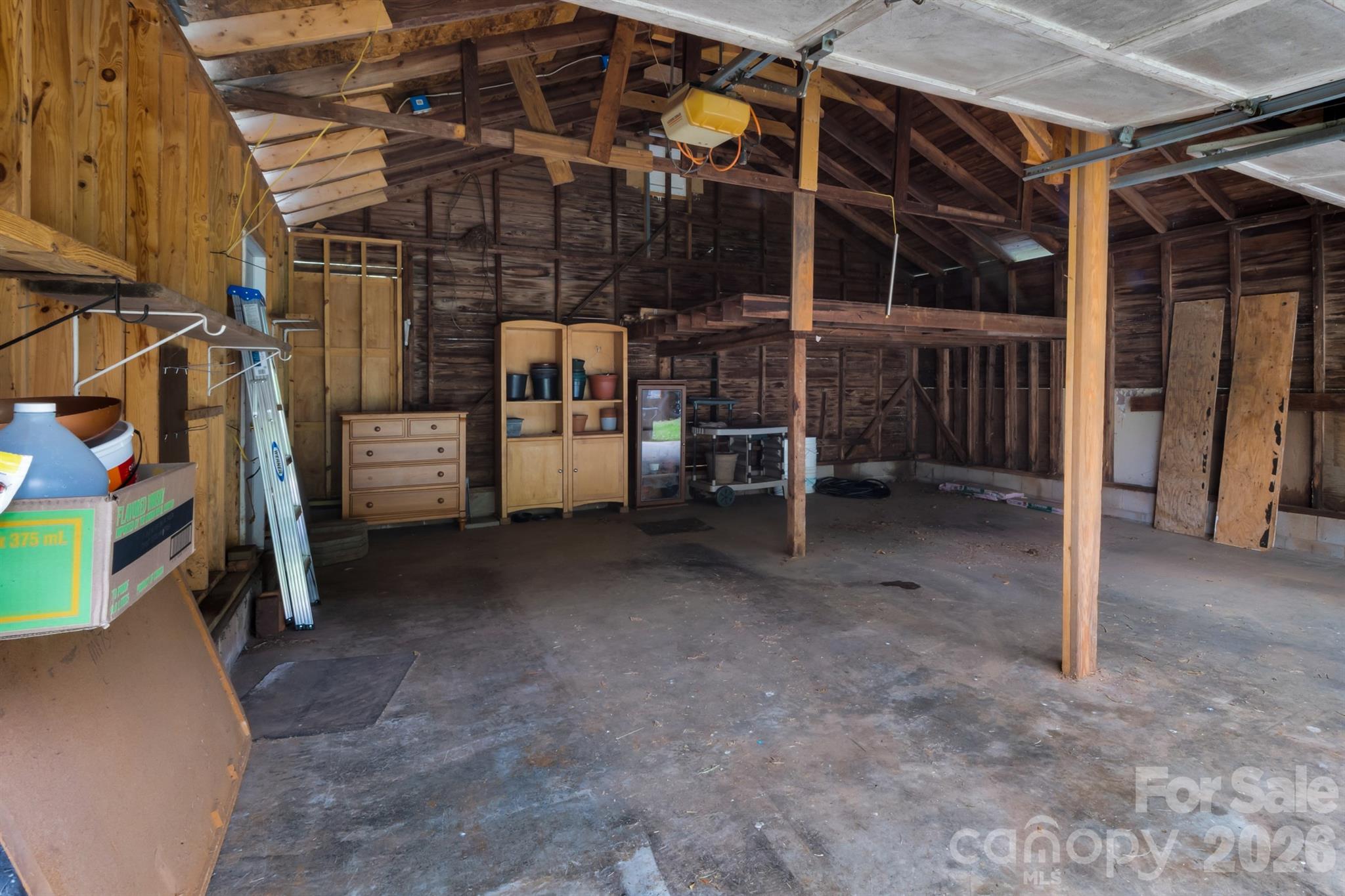 2103 N Thomas Avenue Property Photo 37