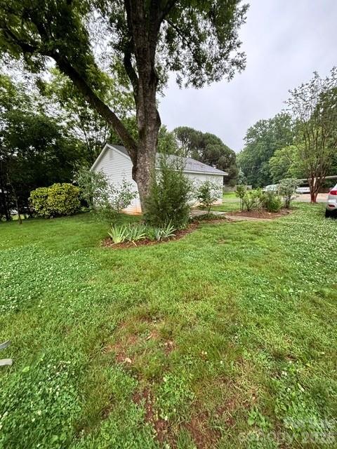 2103 N Thomas Avenue Property Photo 41