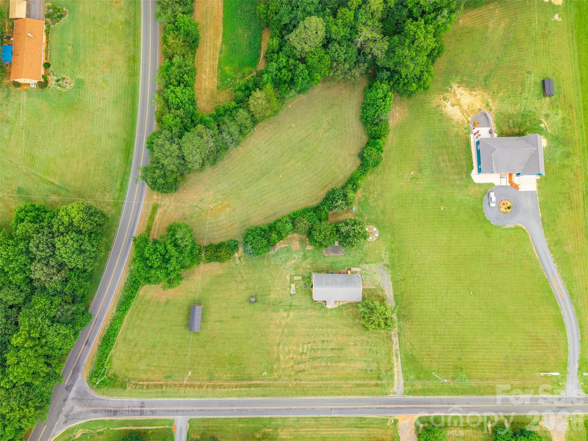 21966 Stony Road Property Photo 2