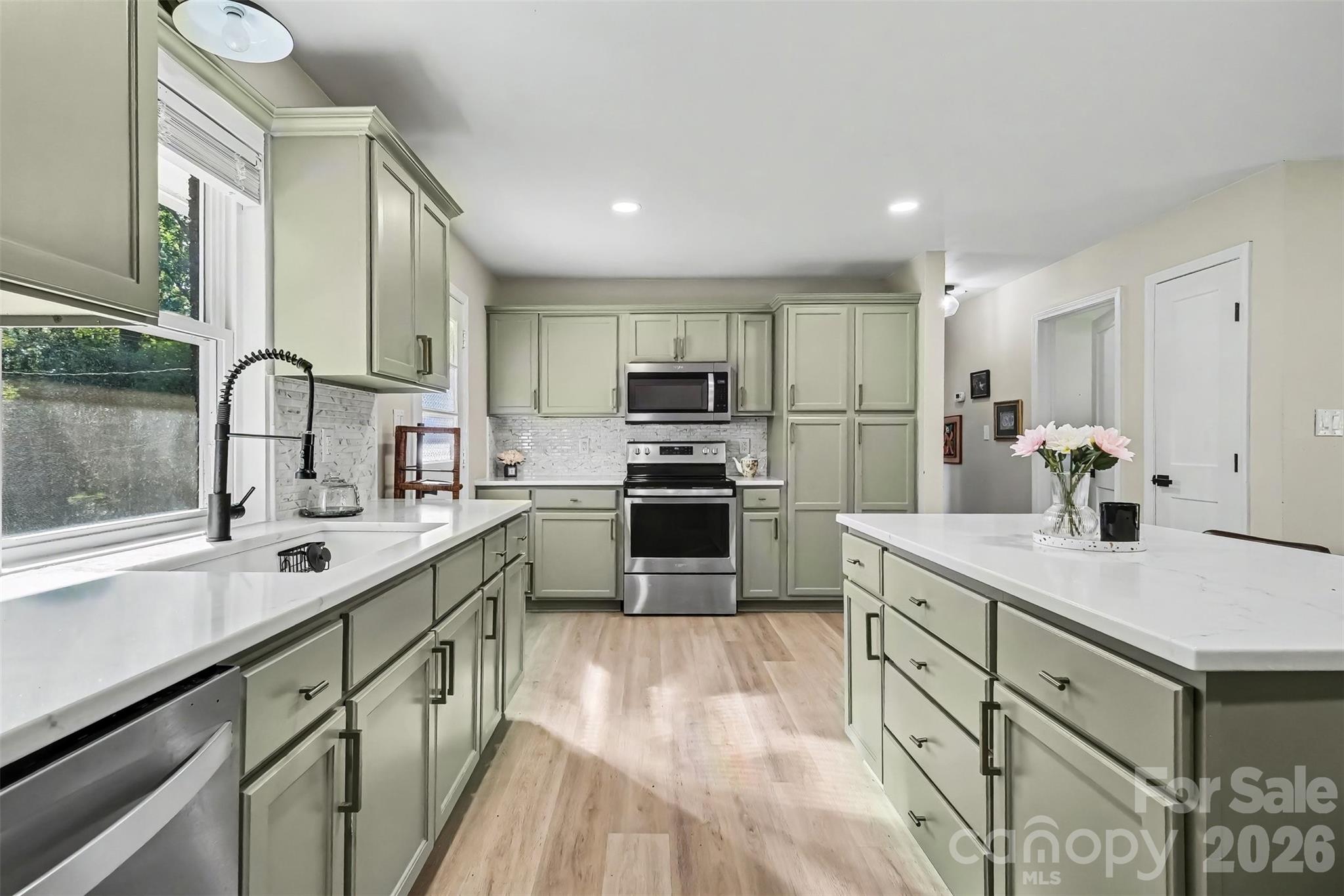 4023 Strangford Avenue Property Photo 1