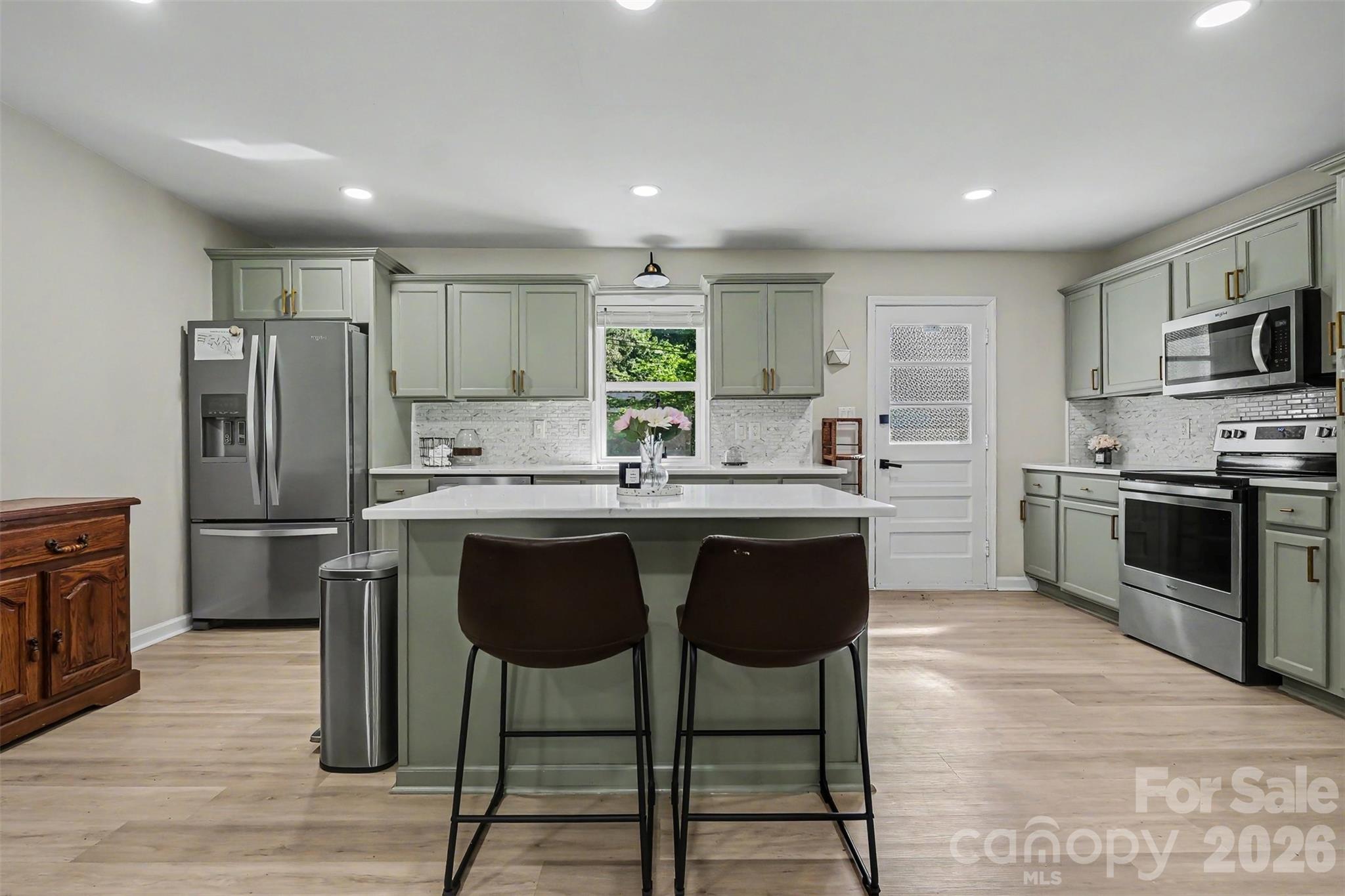 4023 Strangford Avenue Property Photo 2