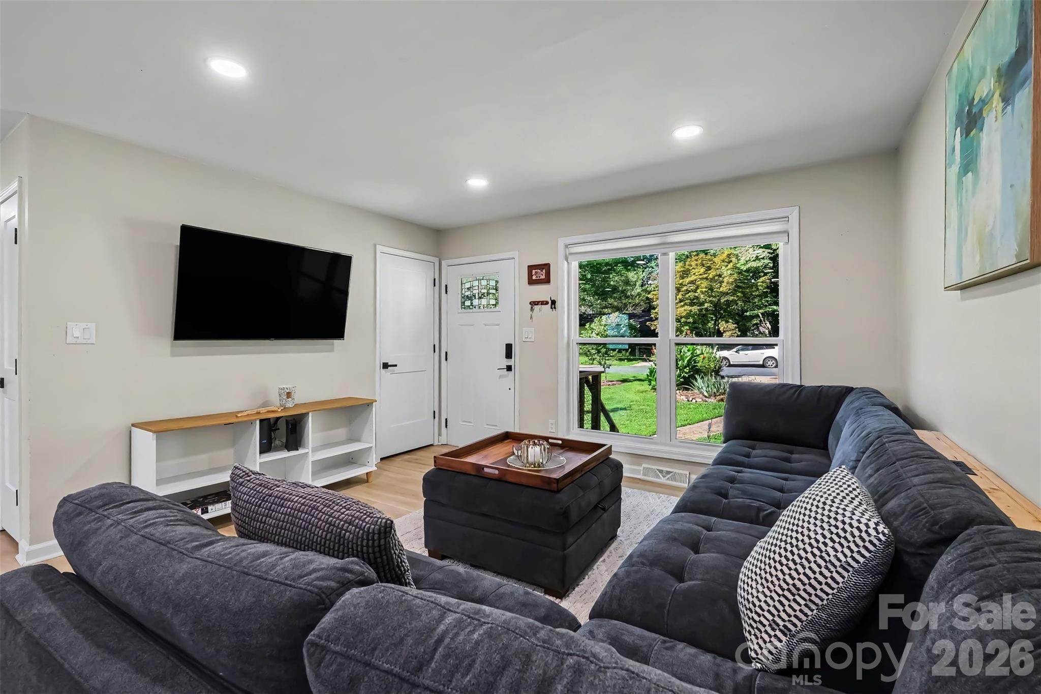 4023 Strangford Avenue Property Photo 6