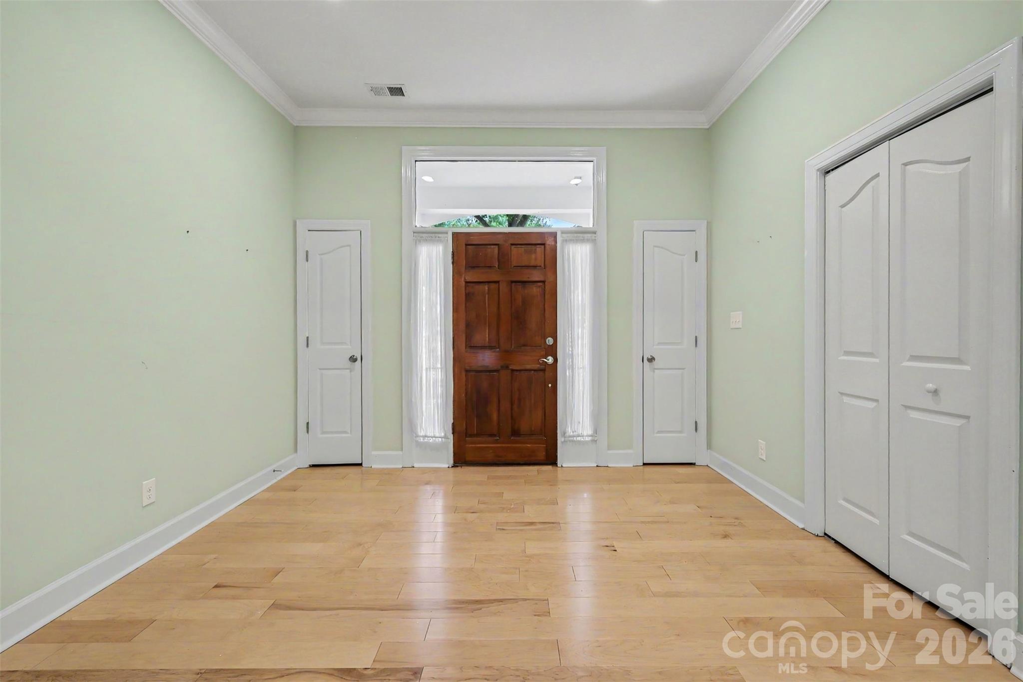 128 Columns Circle Property Photo 6