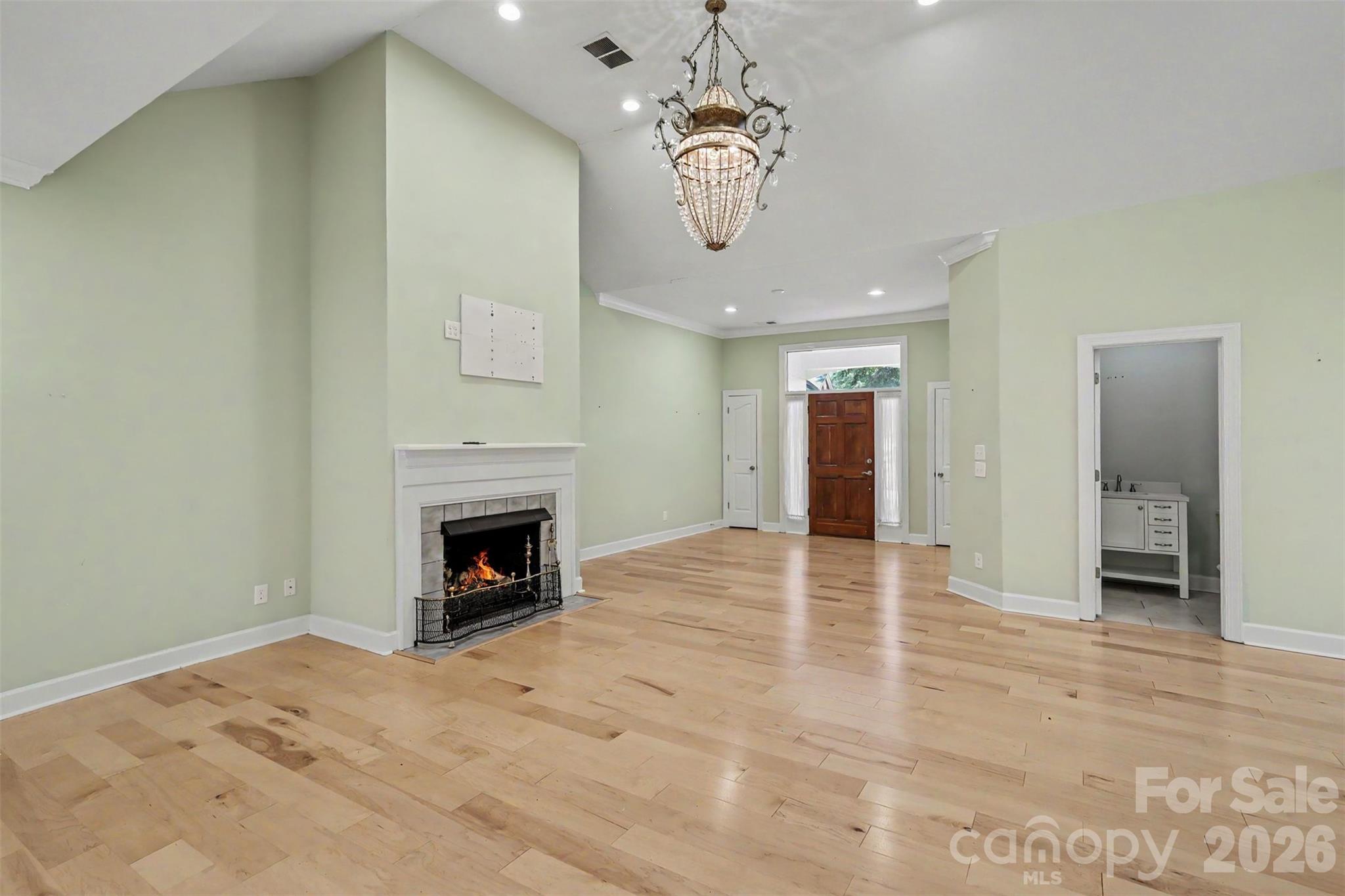 128 Columns Circle Property Photo 7