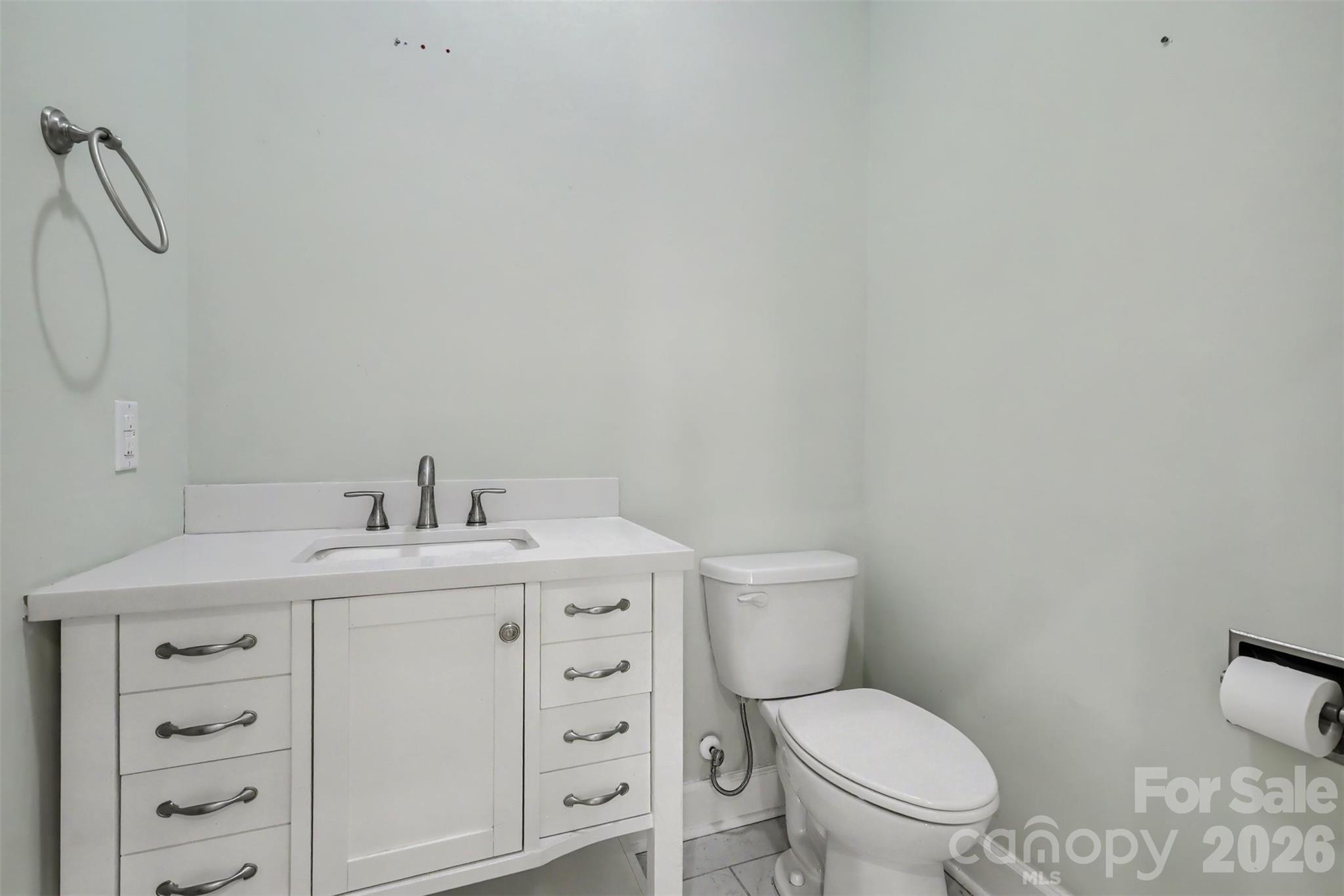 128 Columns Circle Property Photo 8