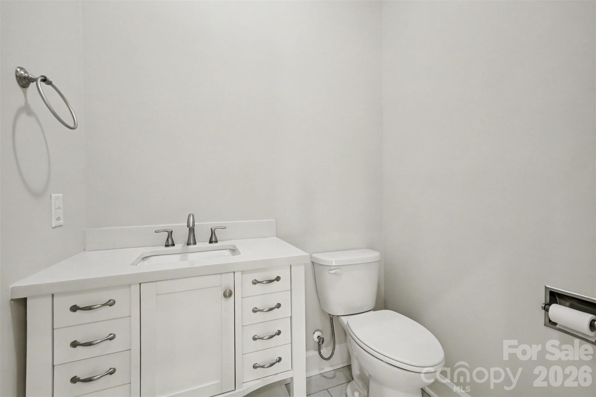 128 Columns Circle Property Photo 11