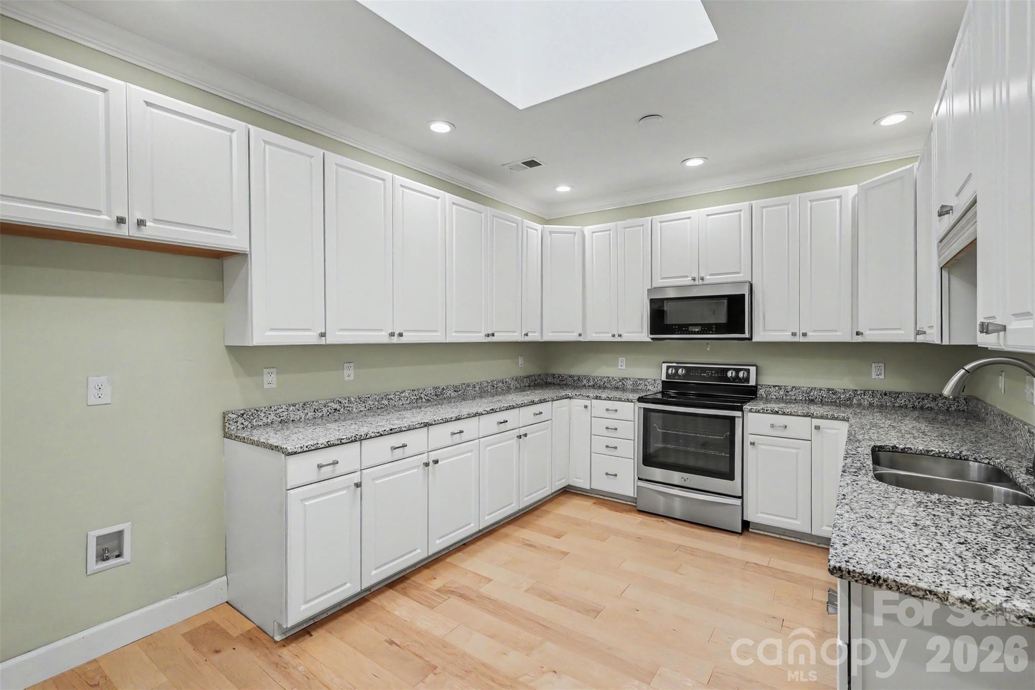 128 Columns Circle Property Photo 12
