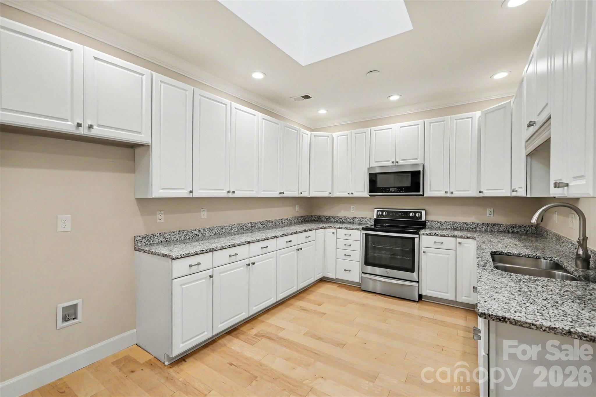 128 Columns Circle Property Photo 12