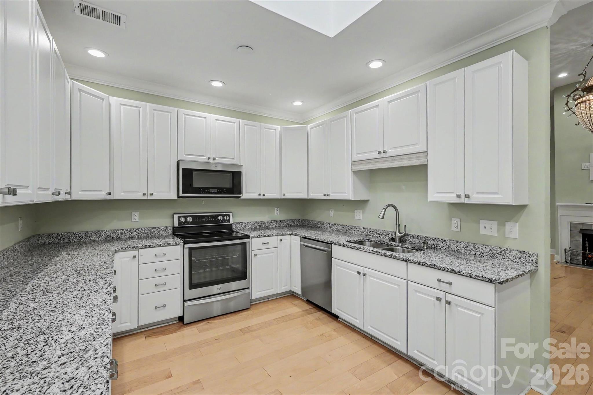 128 Columns Circle Property Photo 13
