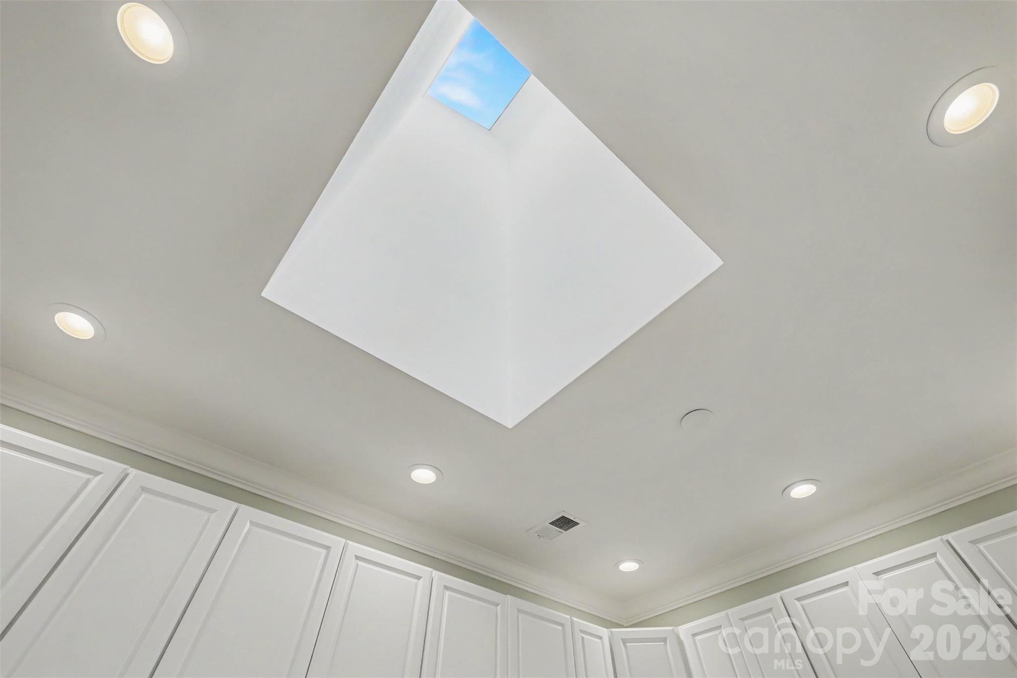 128 Columns Circle Property Photo 14