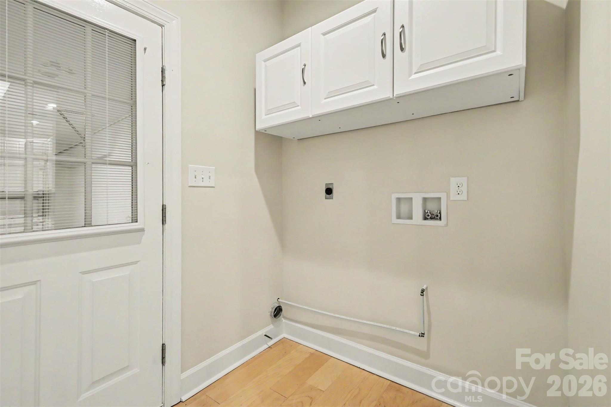128 Columns Circle Property Photo 17