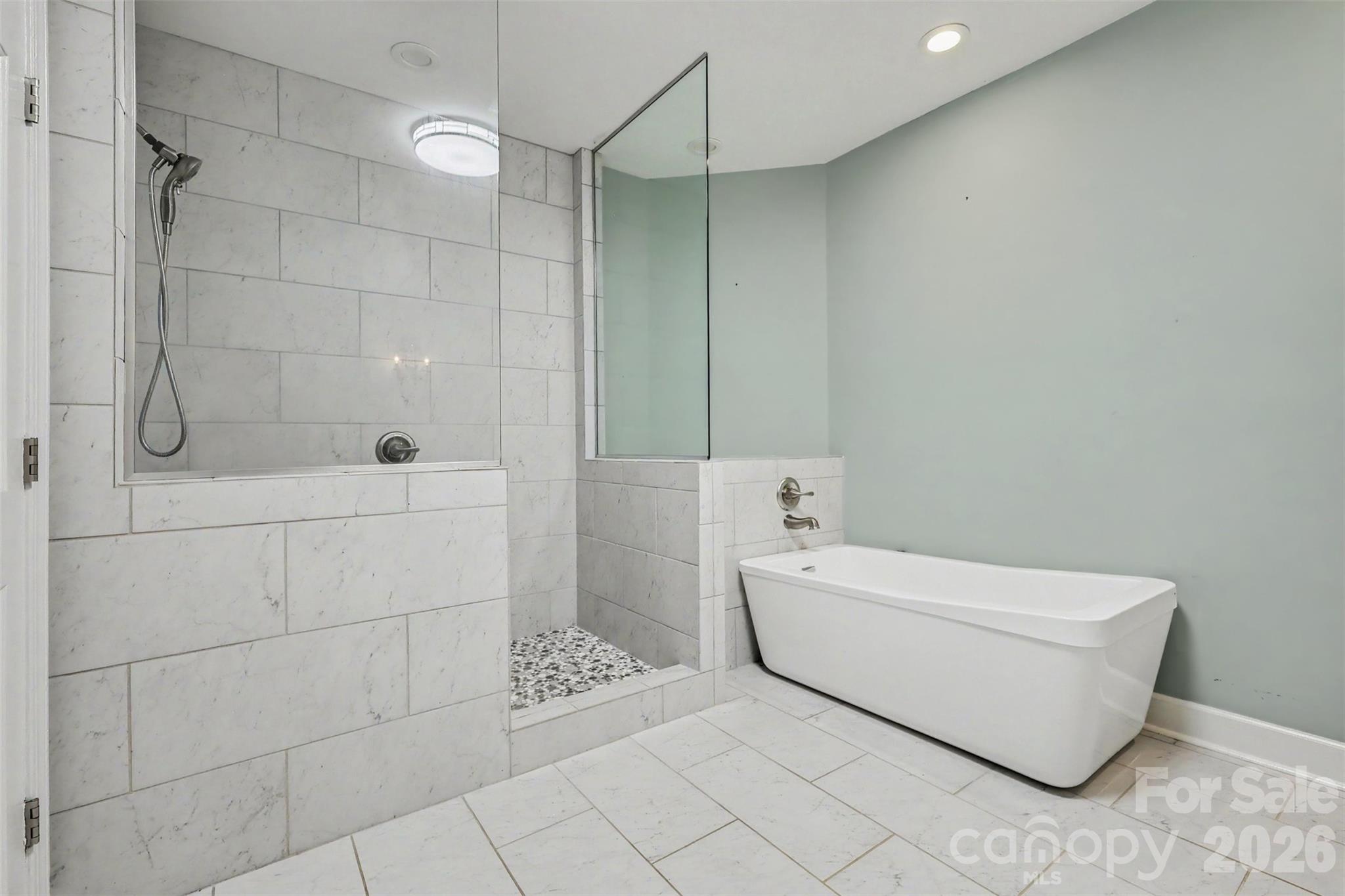 128 Columns Circle Property Photo 20
