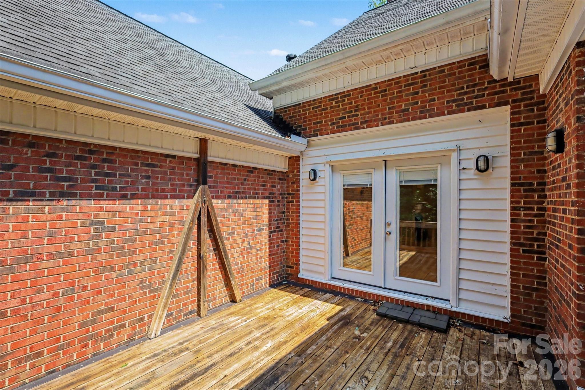 128 Columns Circle Property Photo 22
