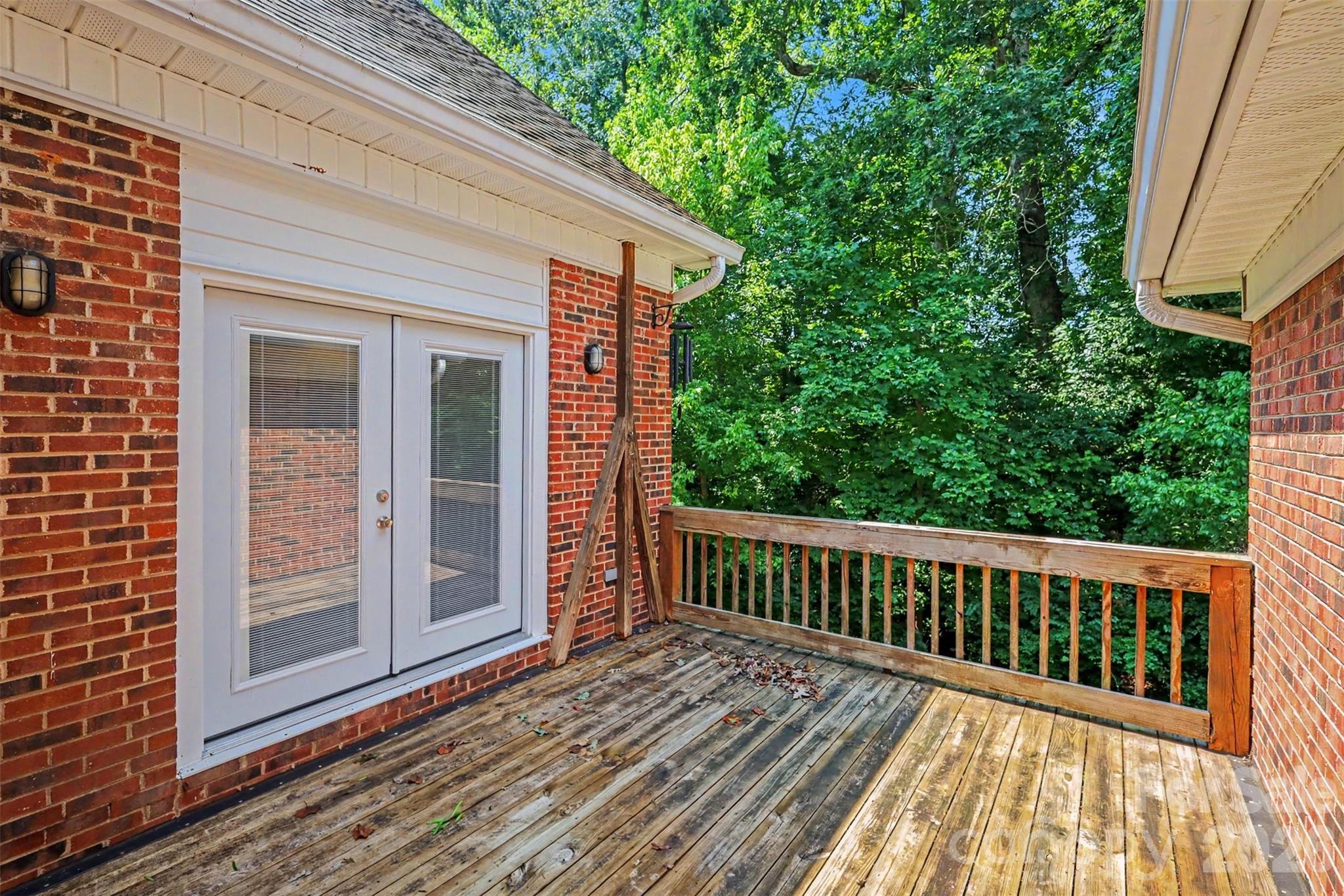 128 Columns Circle Property Photo 23