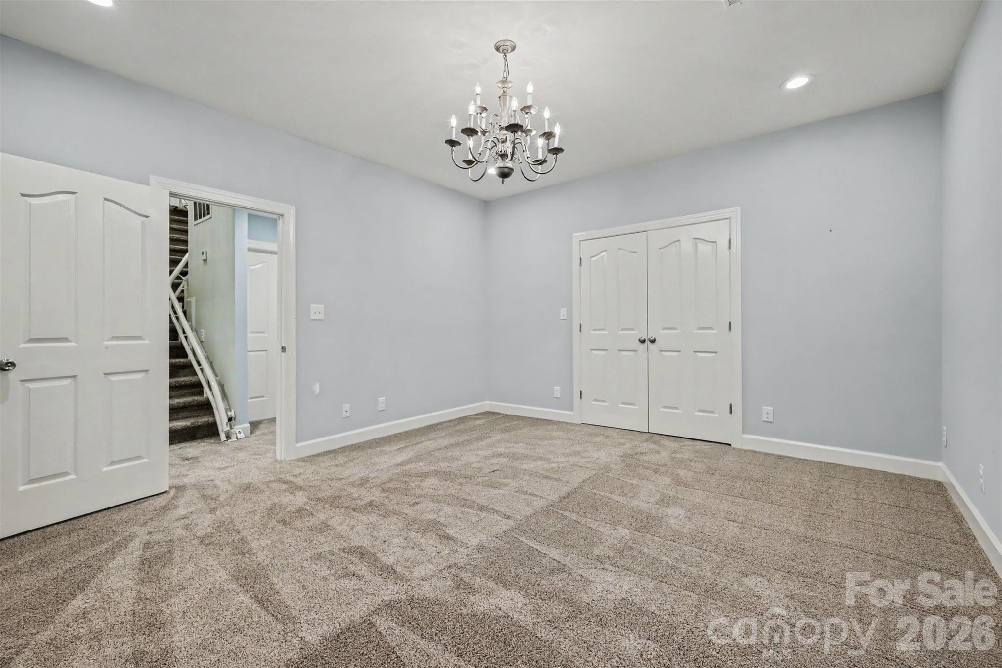 128 Columns Circle Property Photo 24