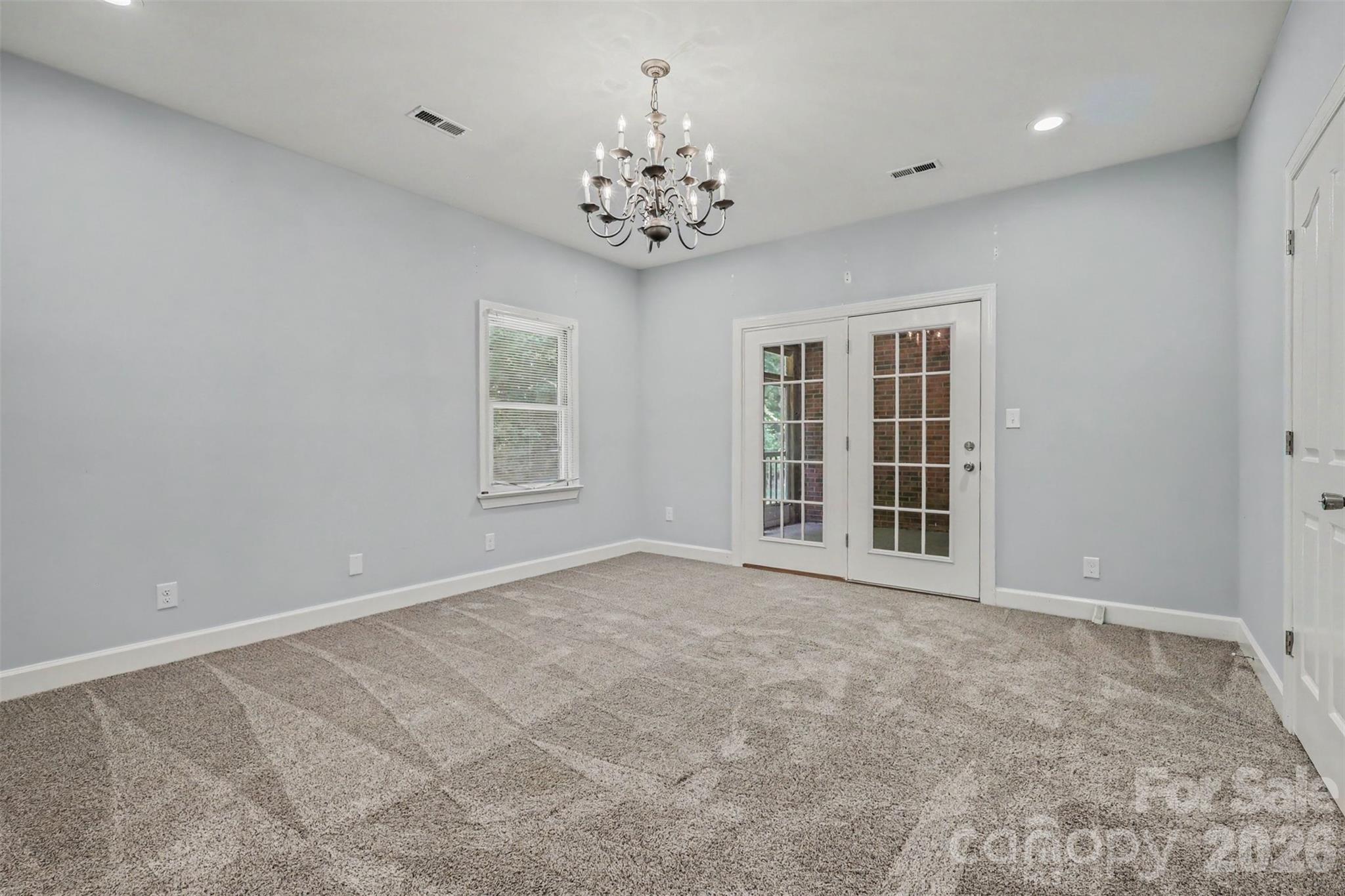128 Columns Circle Property Photo 25