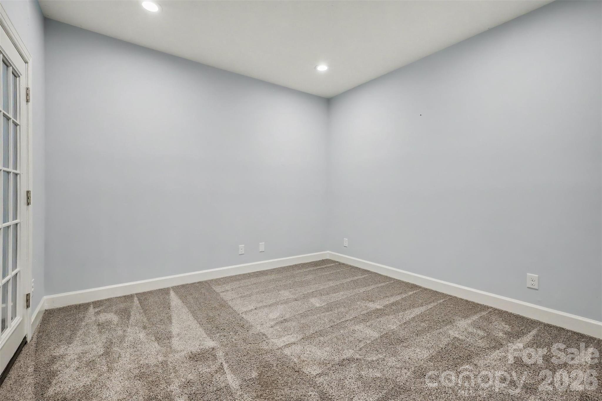 128 Columns Circle Property Photo 29