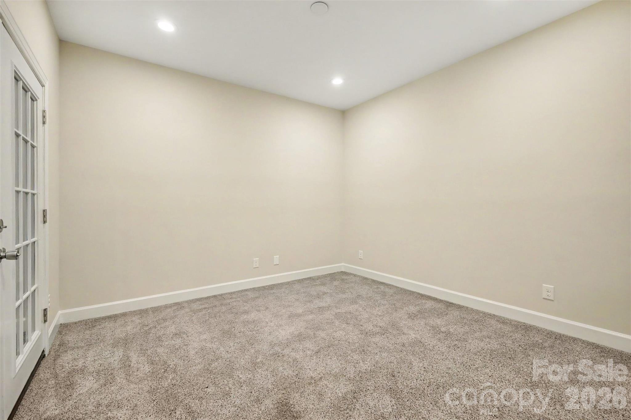 128 Columns Circle Property Photo 29