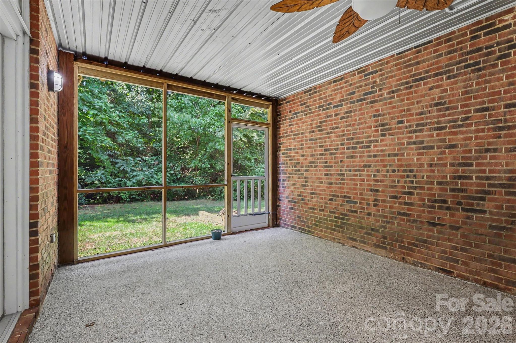 128 Columns Circle Property Photo 30