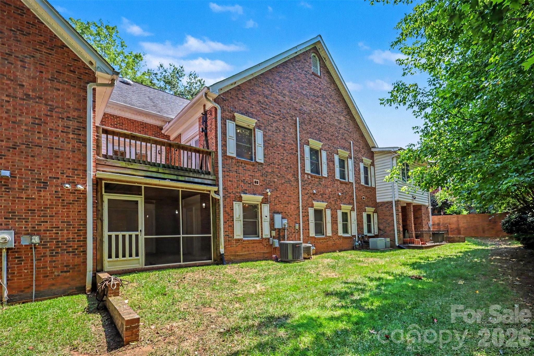 128 Columns Circle Property Photo 31