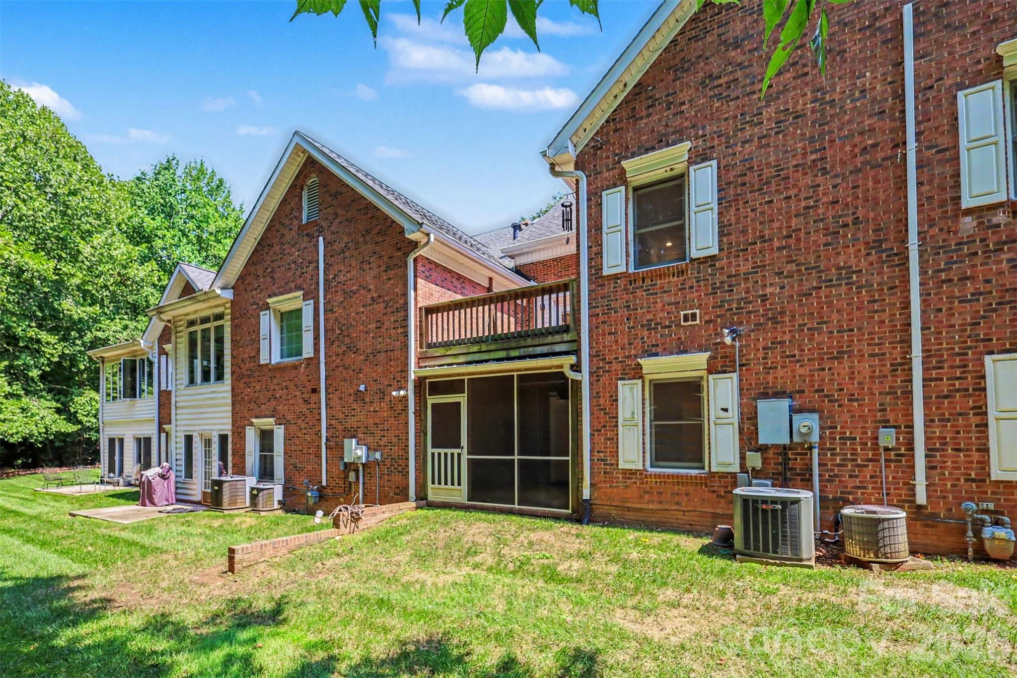 128 Columns Circle Property Photo 32