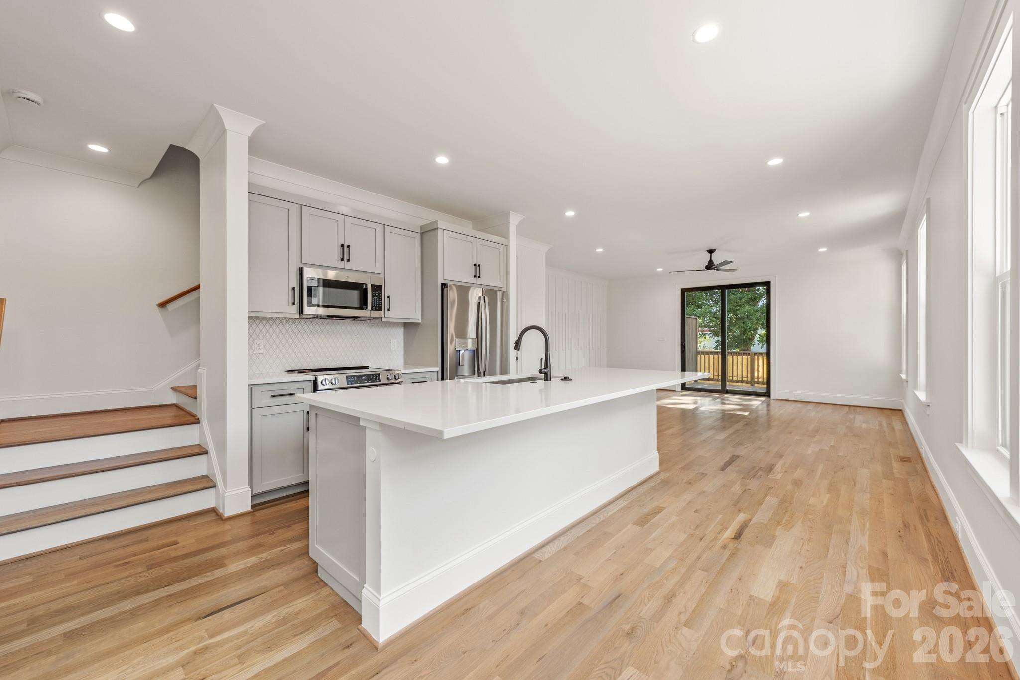 530 Campus Street Property Photo 5