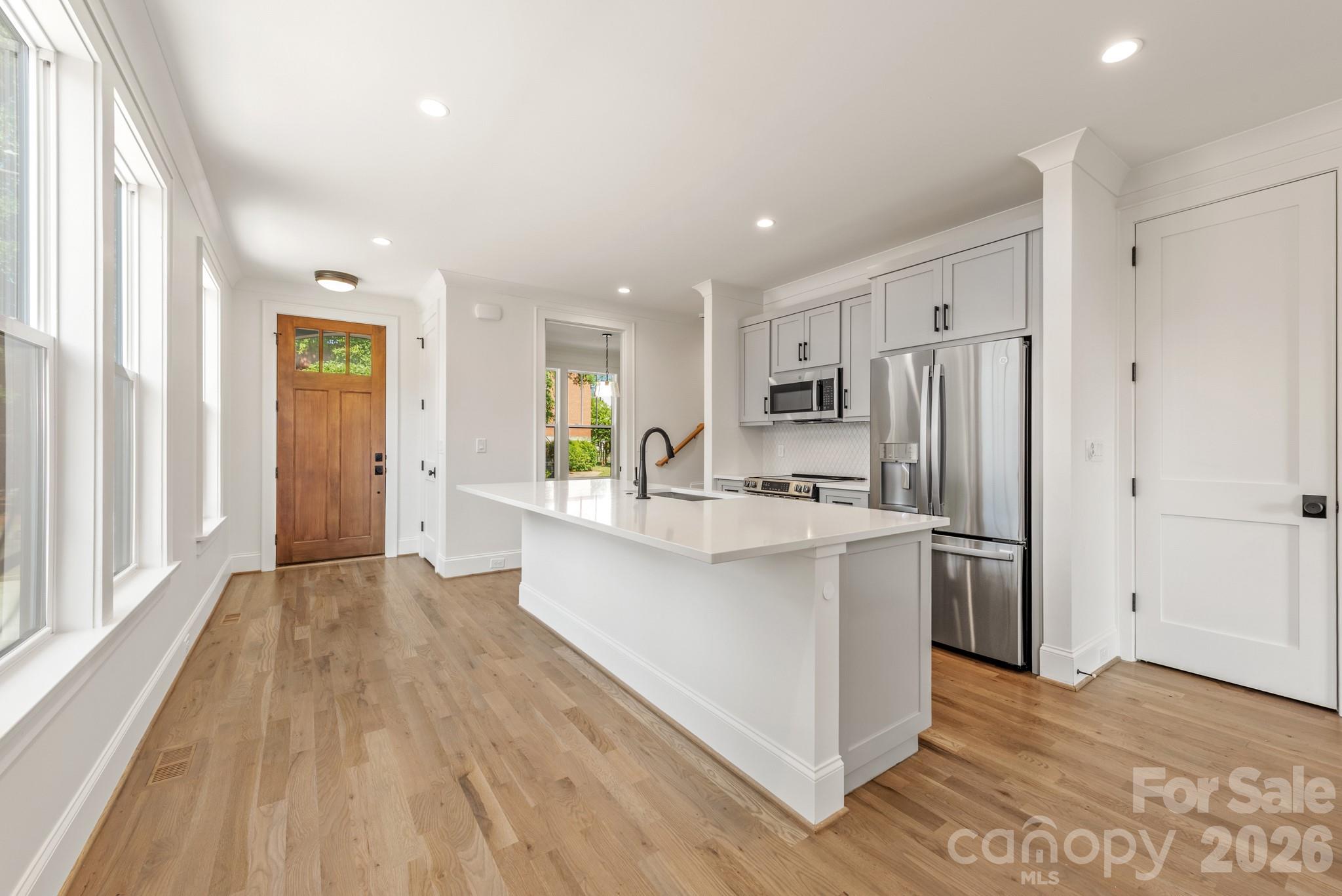 530 Campus Street Property Photo 6