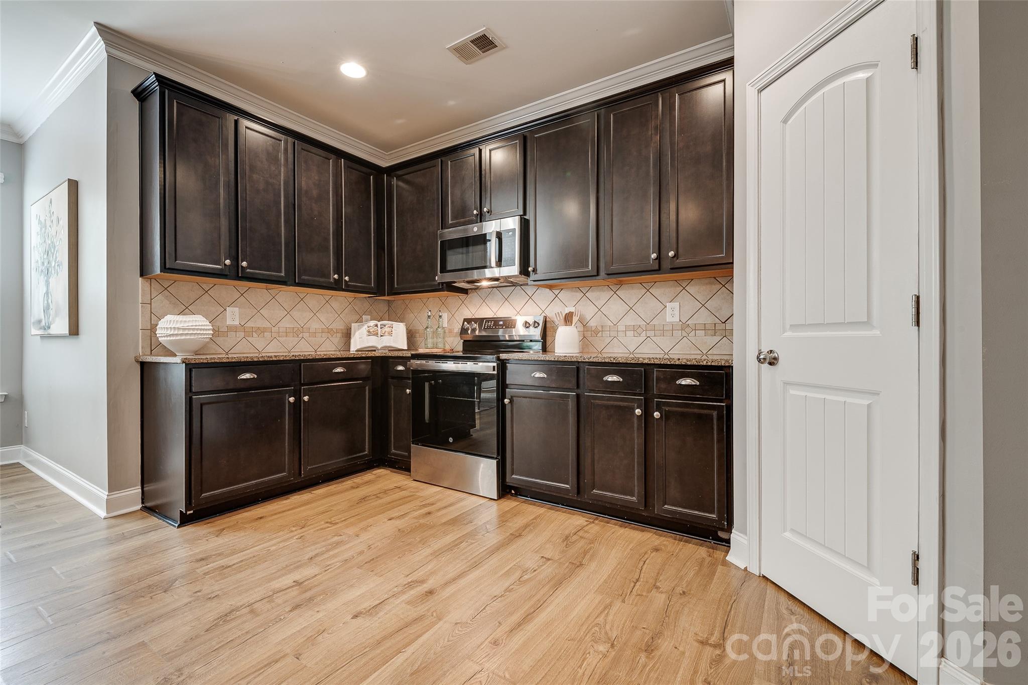 576 Becker Avenue Property Photo 11