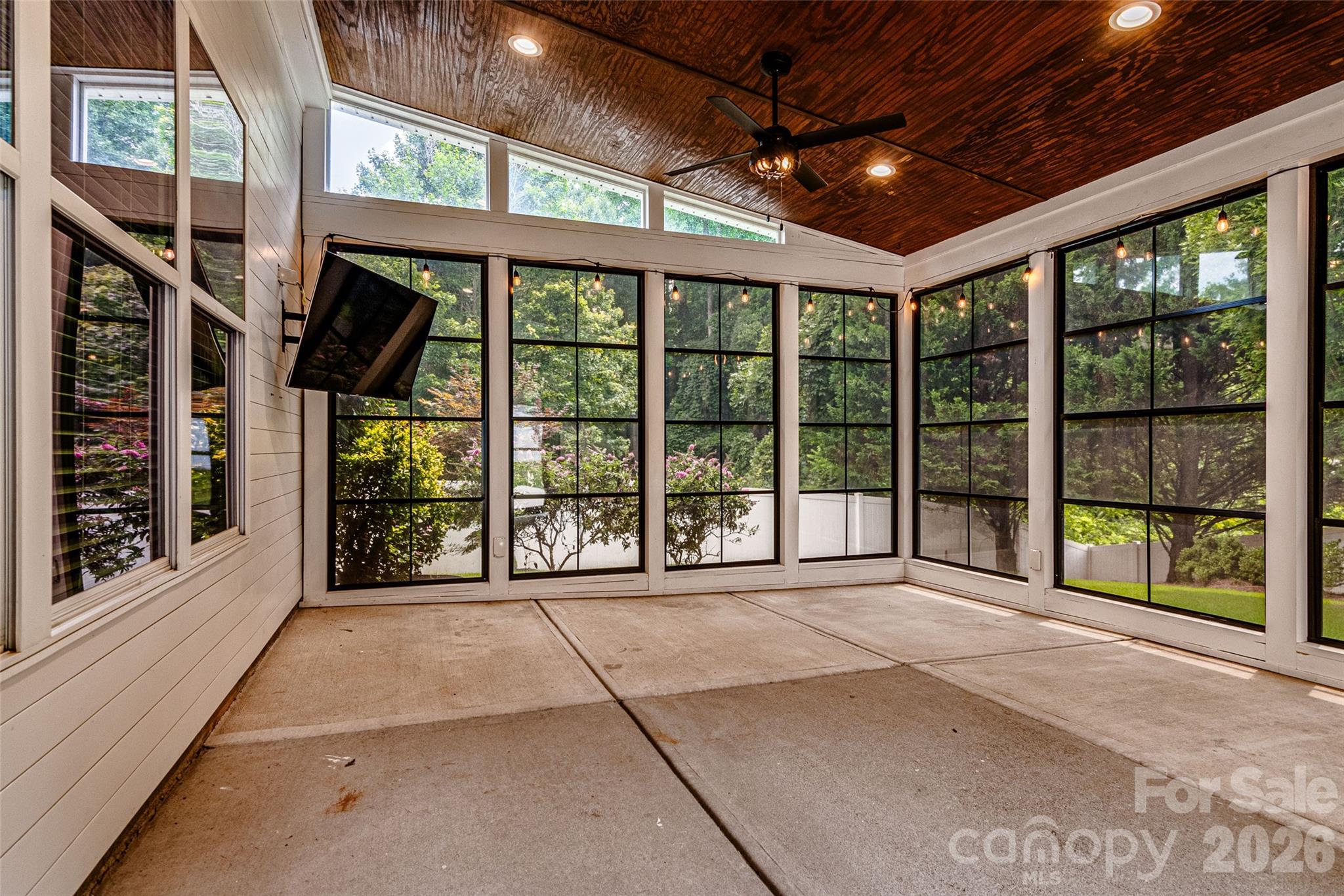 576 Becker Avenue Property Photo 37