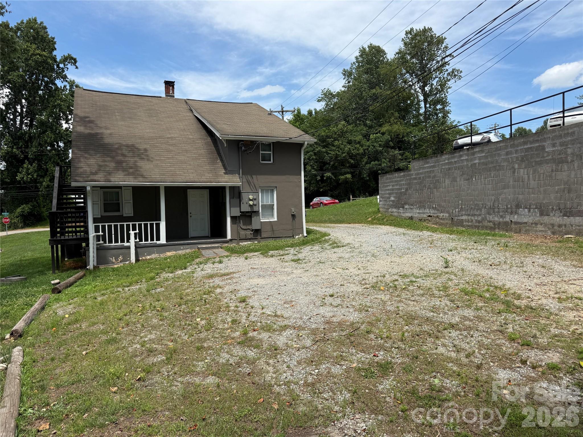 808 Harrisburg Drive Property Photo 3