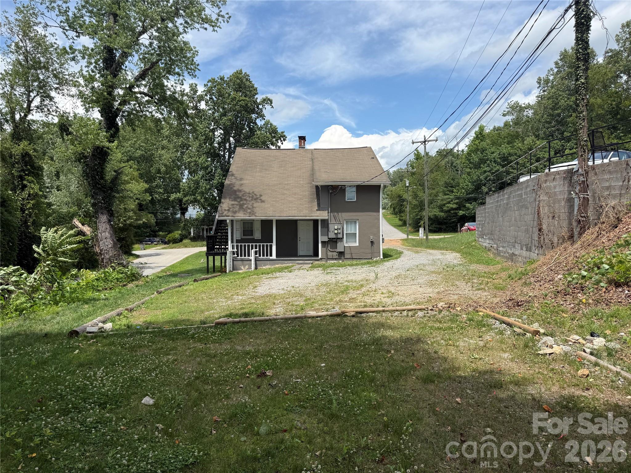 808 Harrisburg Drive Property Photo 4