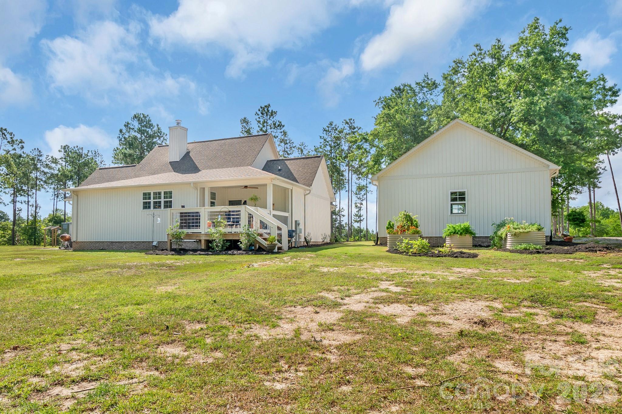718 Jones Road Property Photo 4