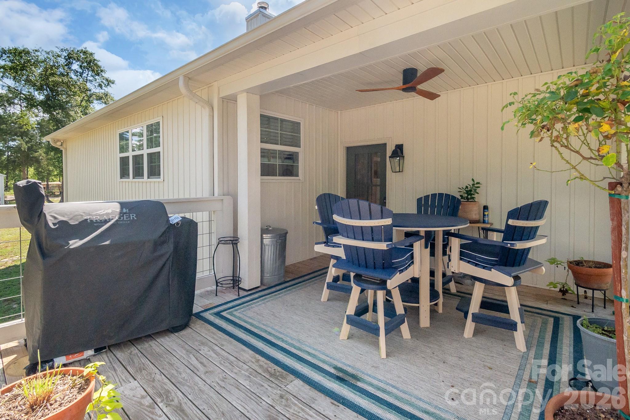 718 Jones Road Property Photo 5