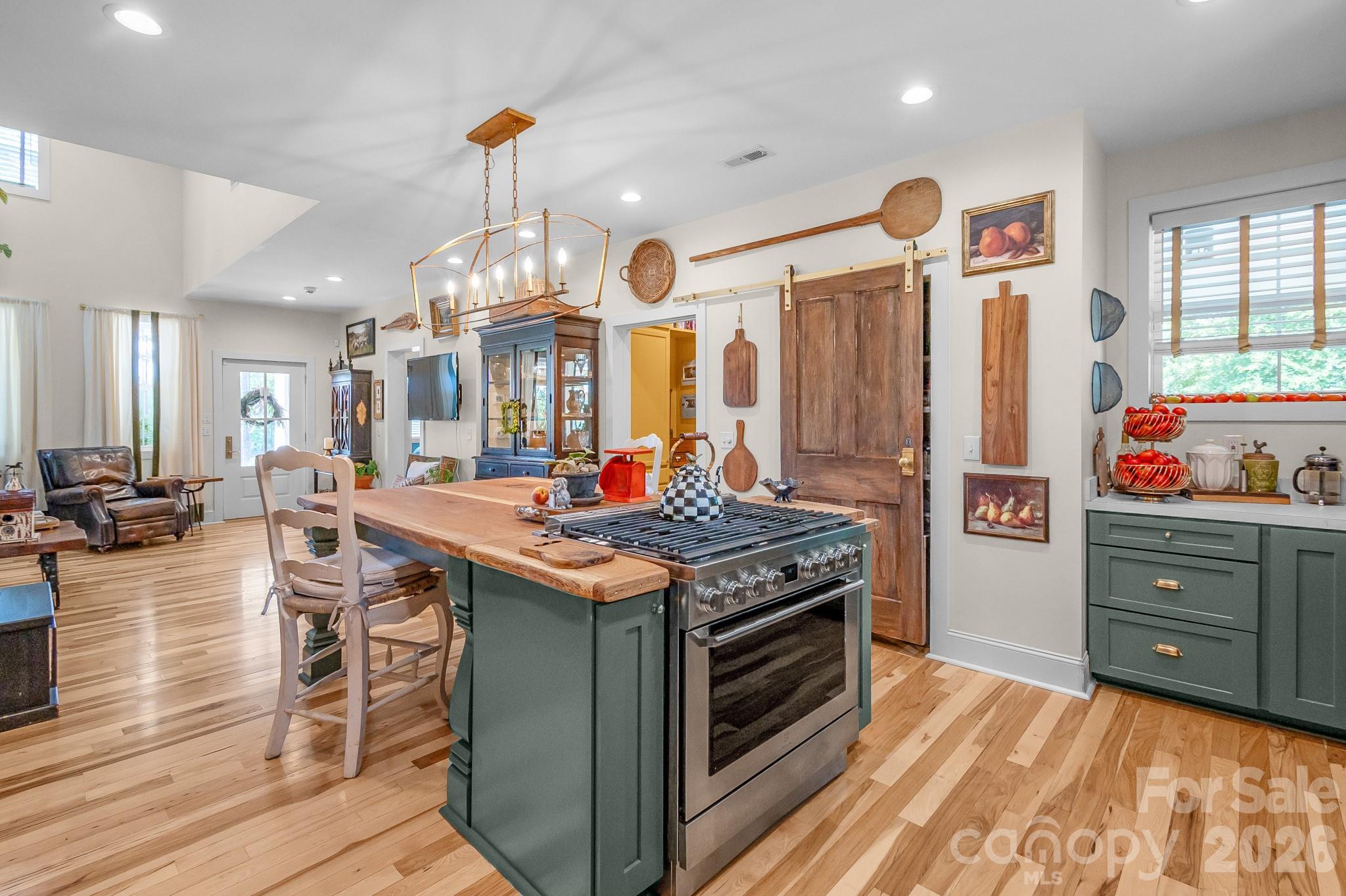 718 Jones Road Property Photo 15