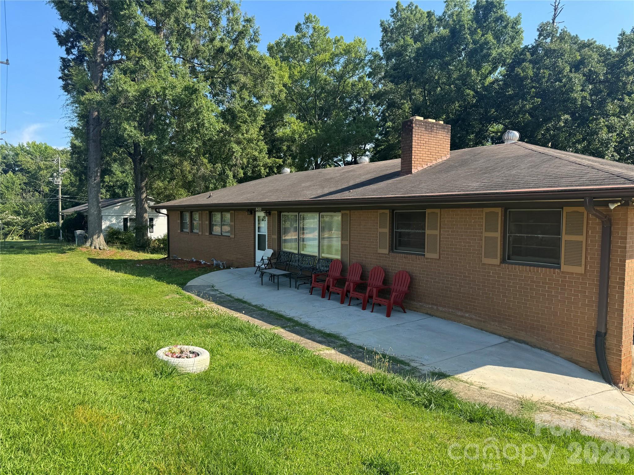 8432 Idlewild Road Property Photo 1