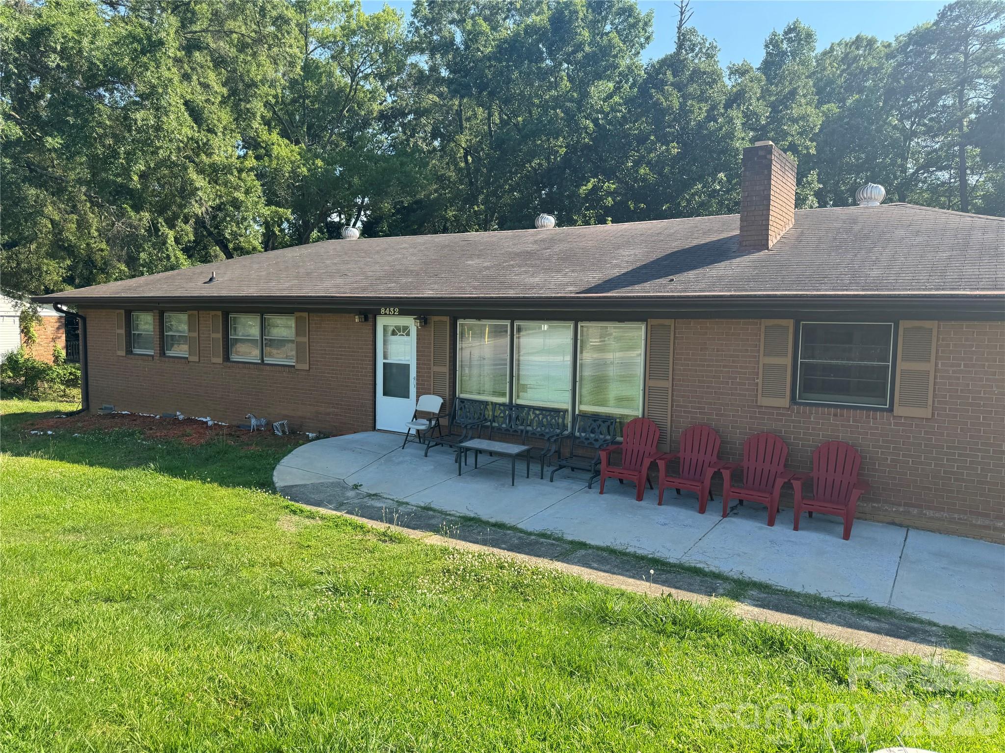 8432 Idlewild Road Property Photo 2