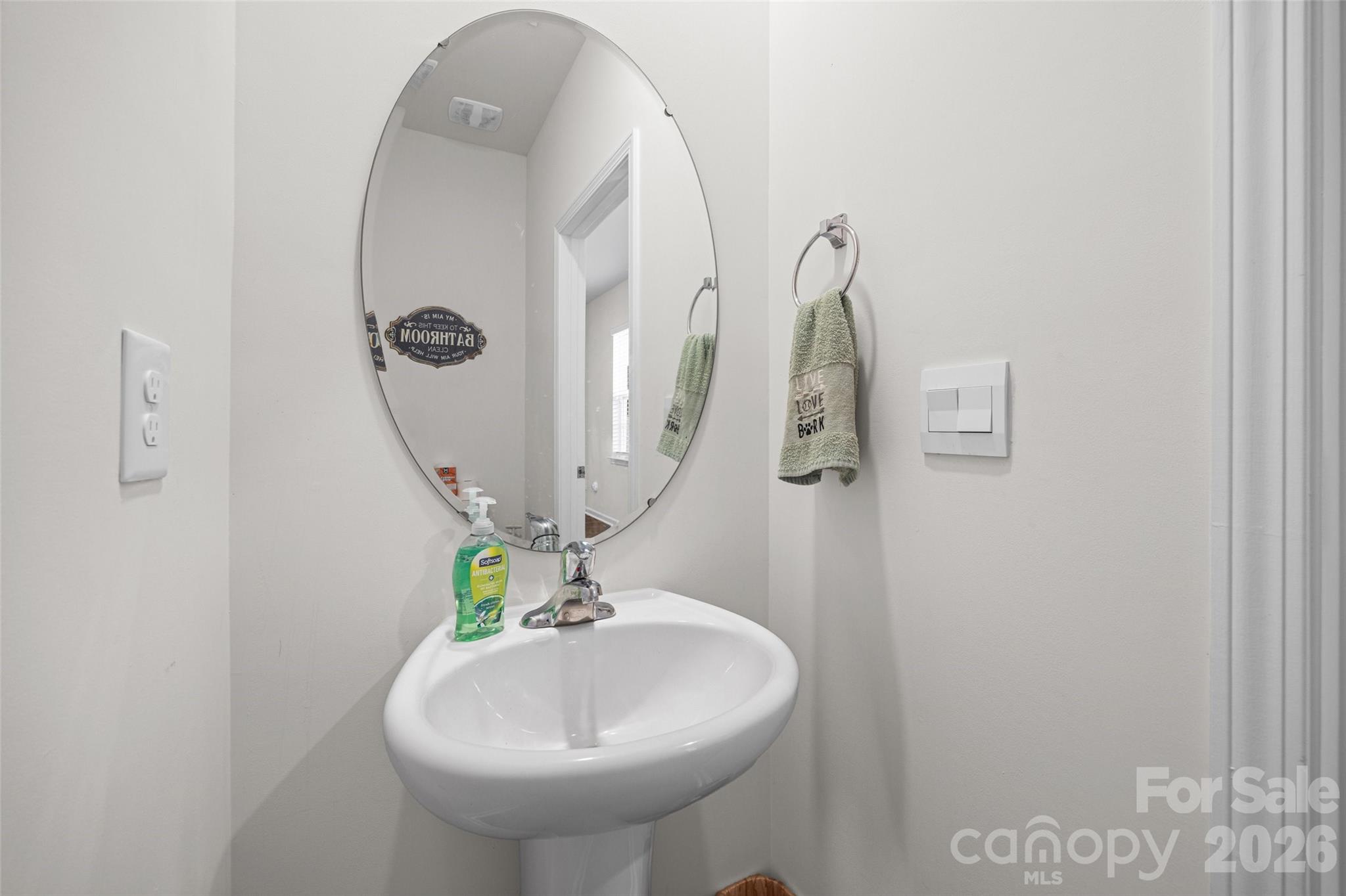 542 King Clover Lane Property Photo 6