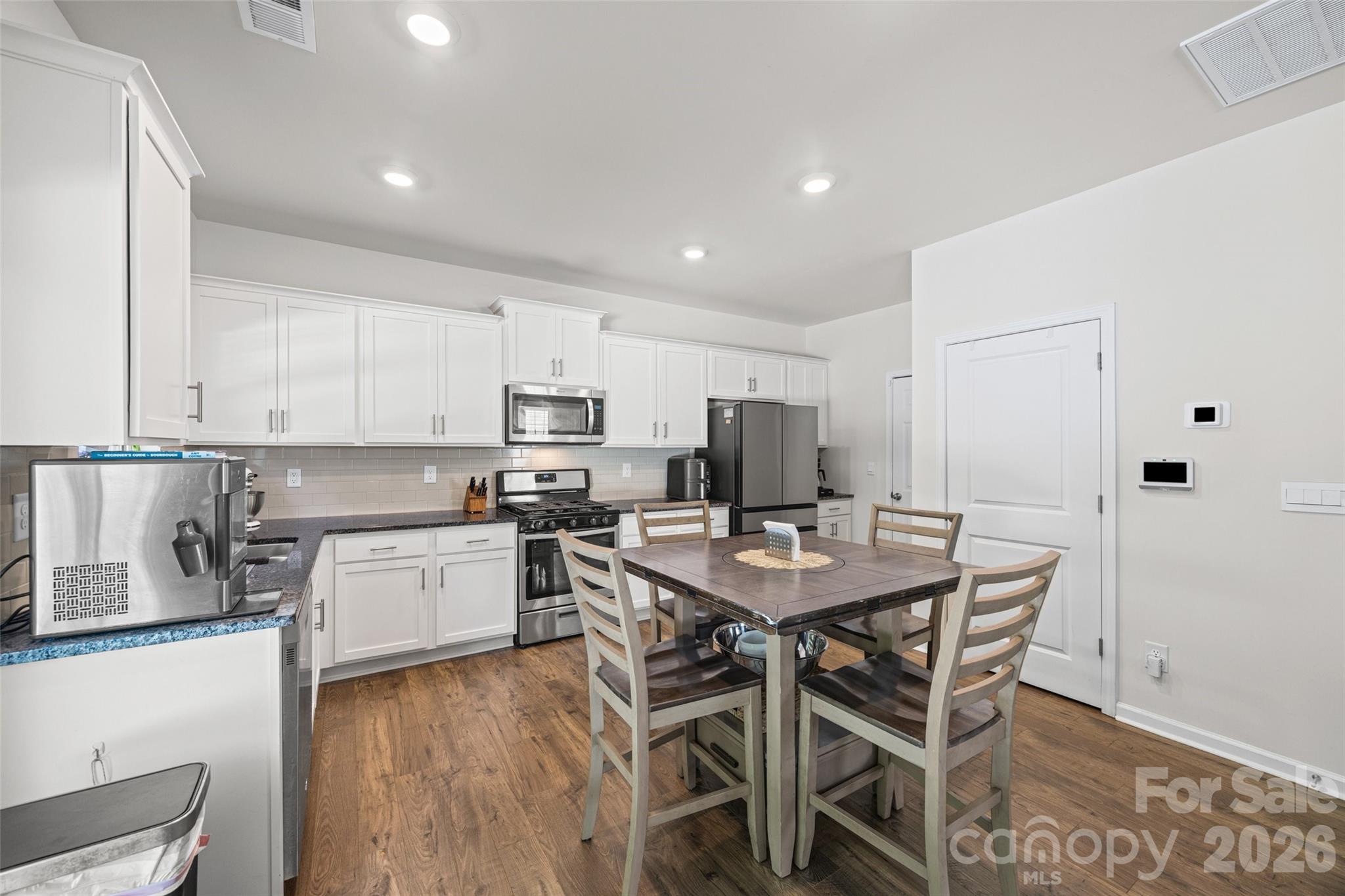 542 King Clover Lane Property Photo 7