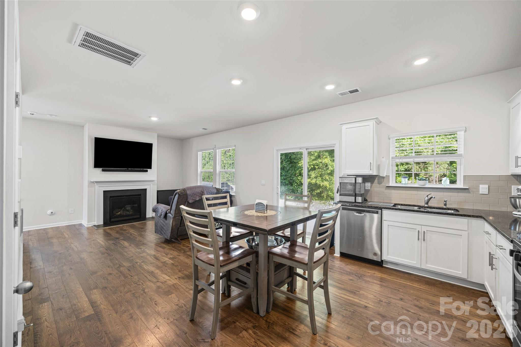 542 King Clover Lane Property Photo 8