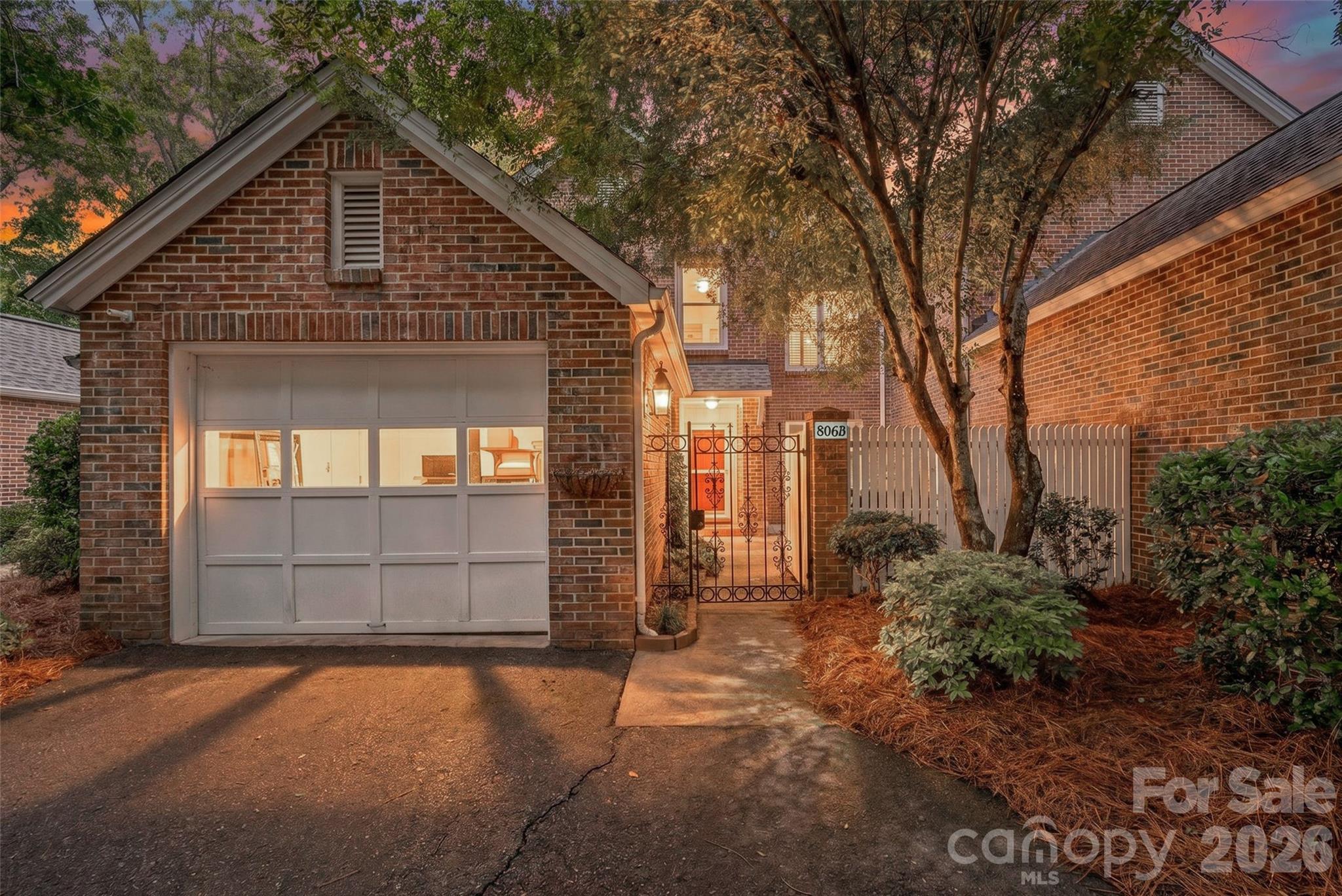806 Colony Oaks Drive B Property Photo 3