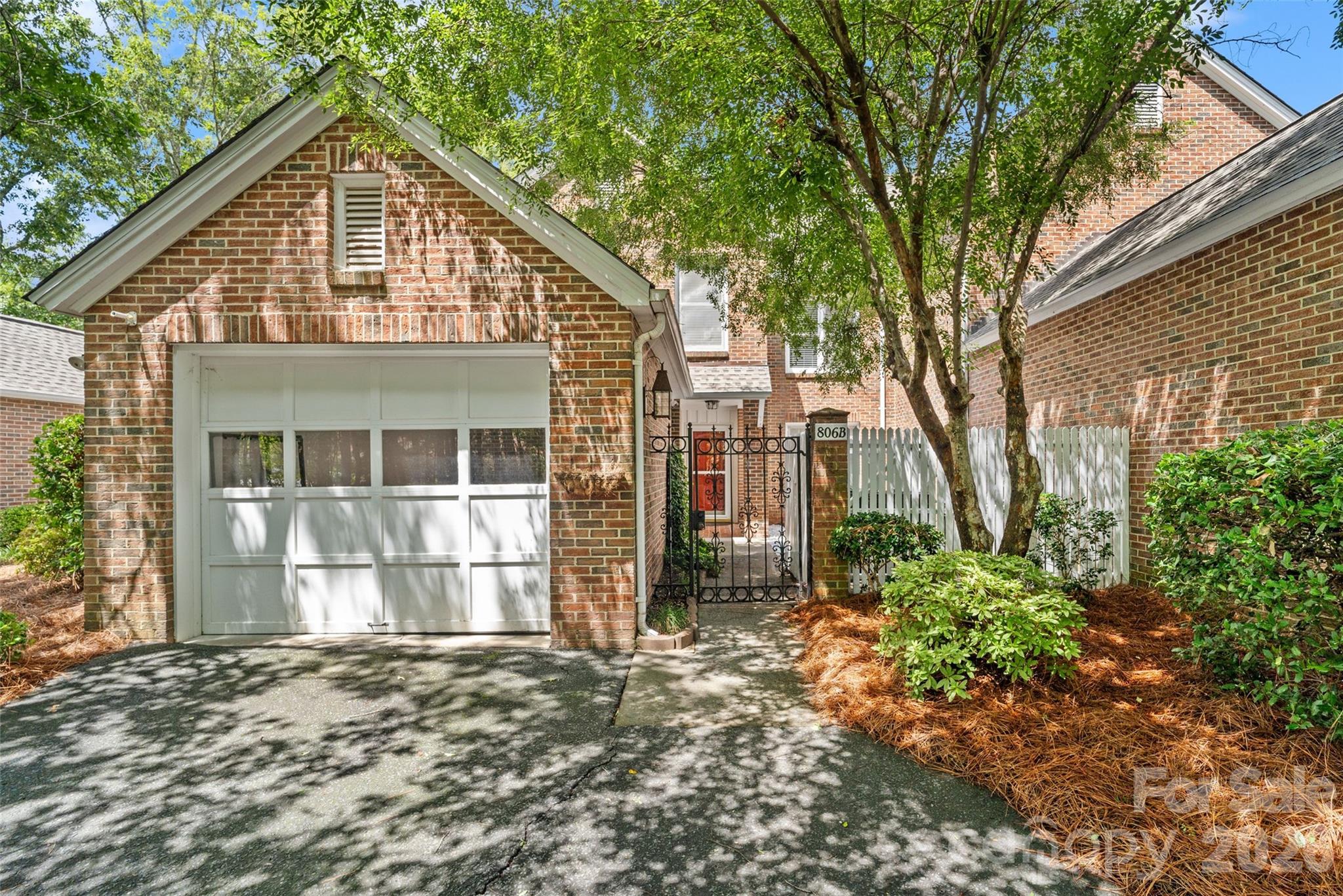 806 Colony Oaks Drive B Property Photo 4