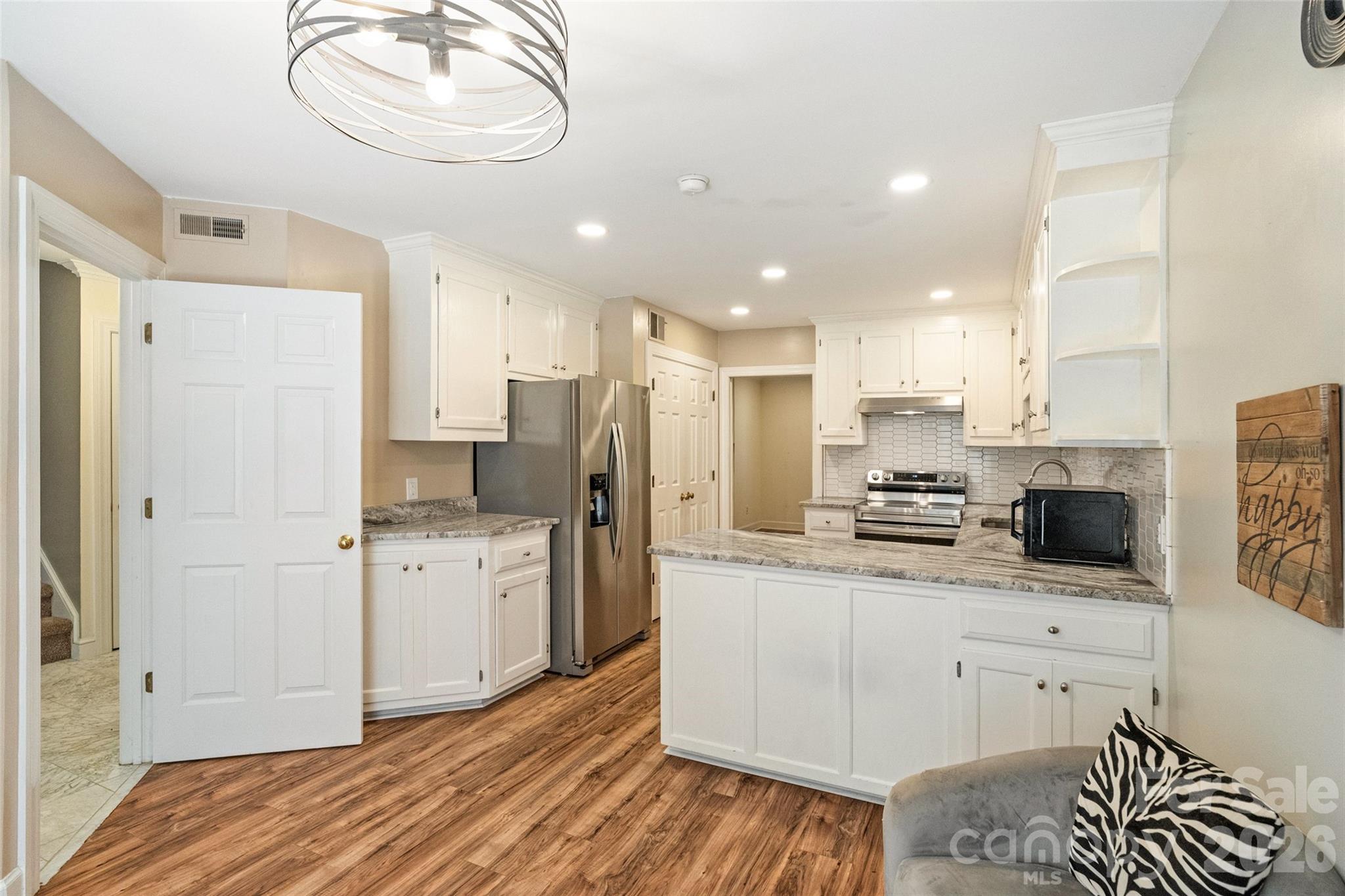 806 Colony Oaks Drive B Property Photo 12